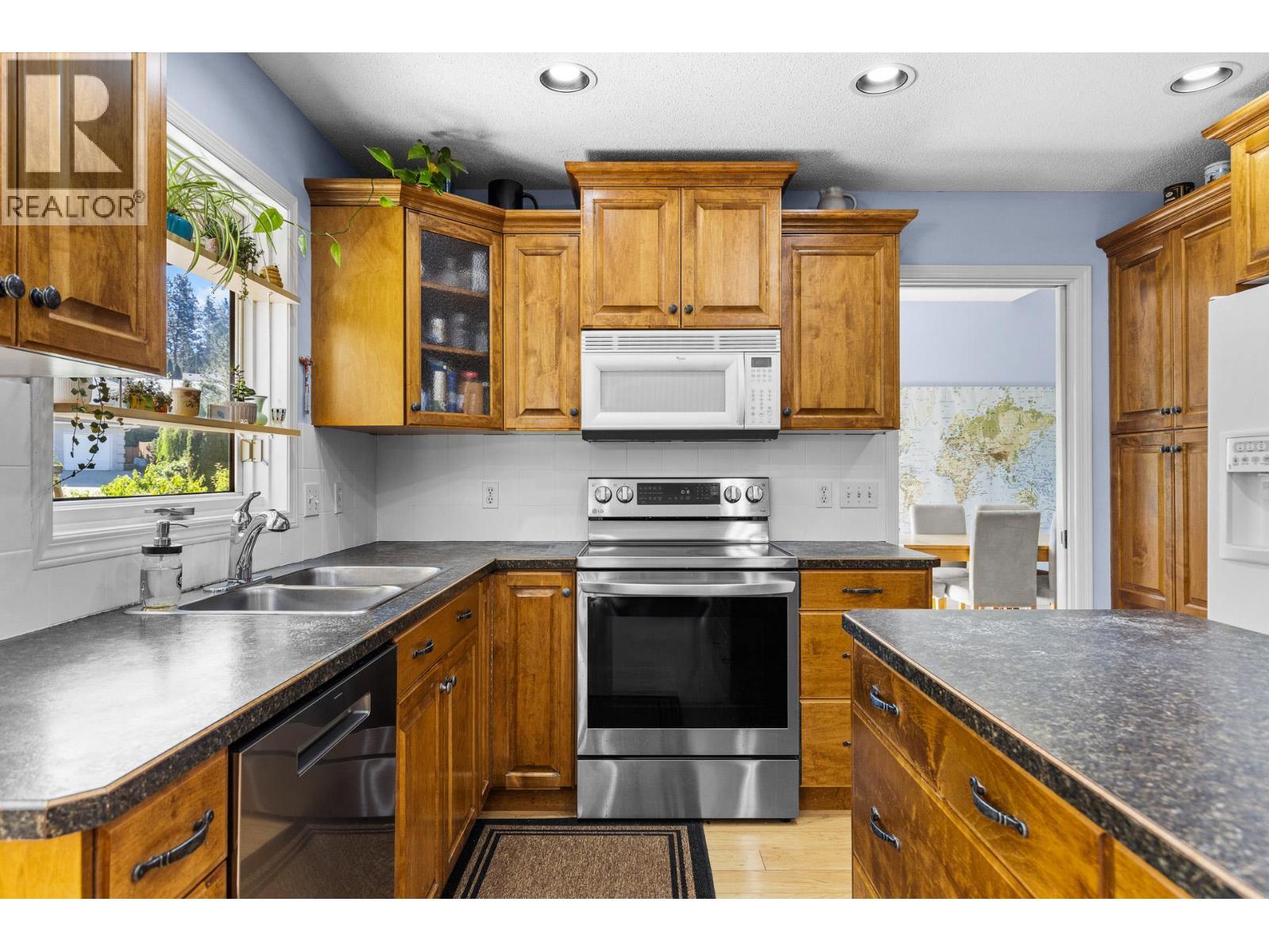 4015 Mahonia Drive, Kelowna, British Columbia  V1W 3Y2 - Photo 6 - 10400398