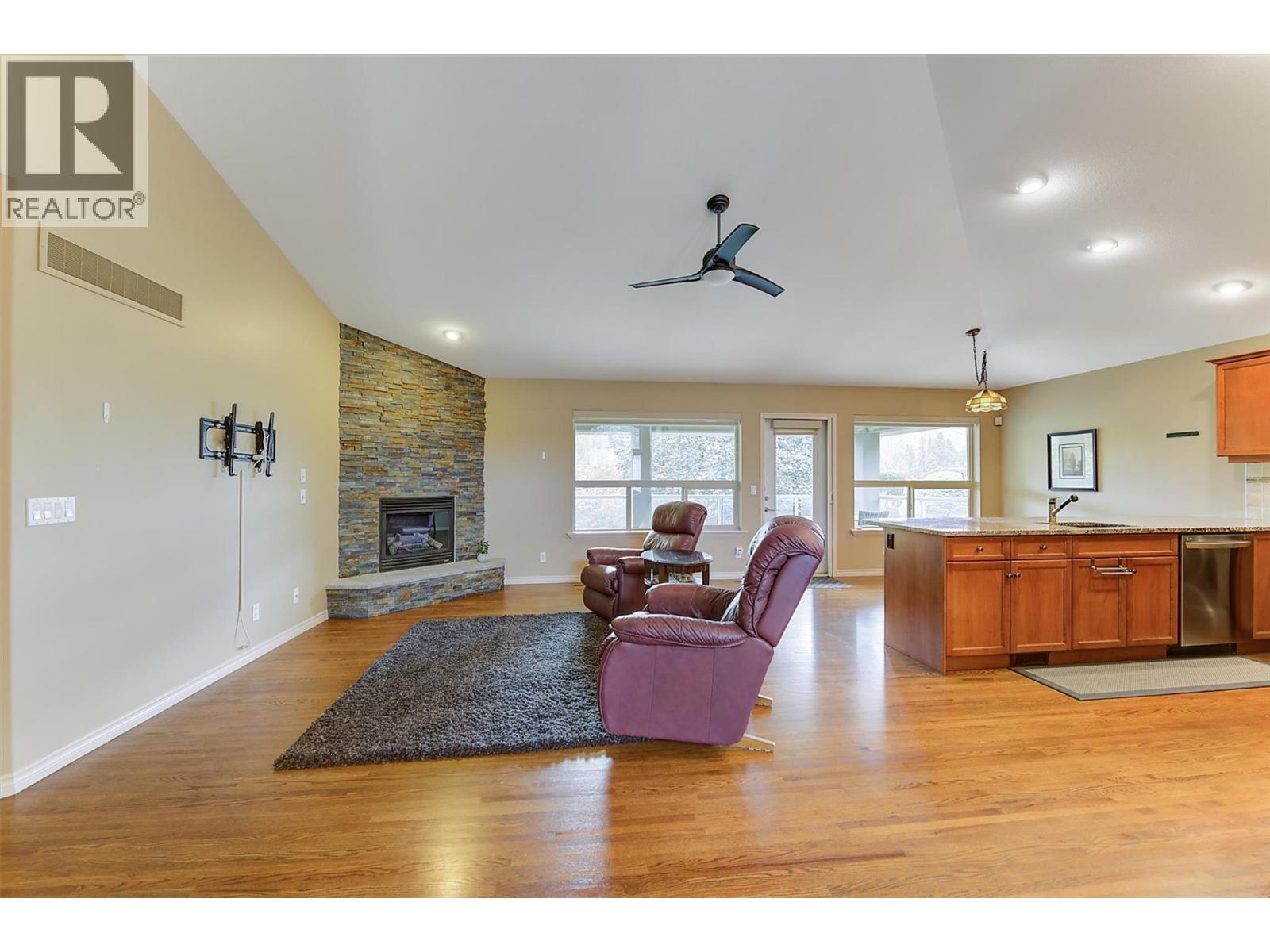2155 Horizon Drive Unit# 31, West Kelowna, British Columbia  V1Z 3Z8 - Photo 2 - 10400388
