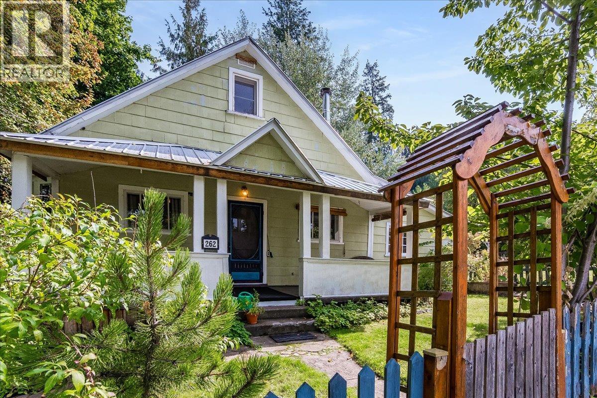 262 2nd Avenue, Procter, British Columbia  V1L 0B7 - Photo 1 - 10393559