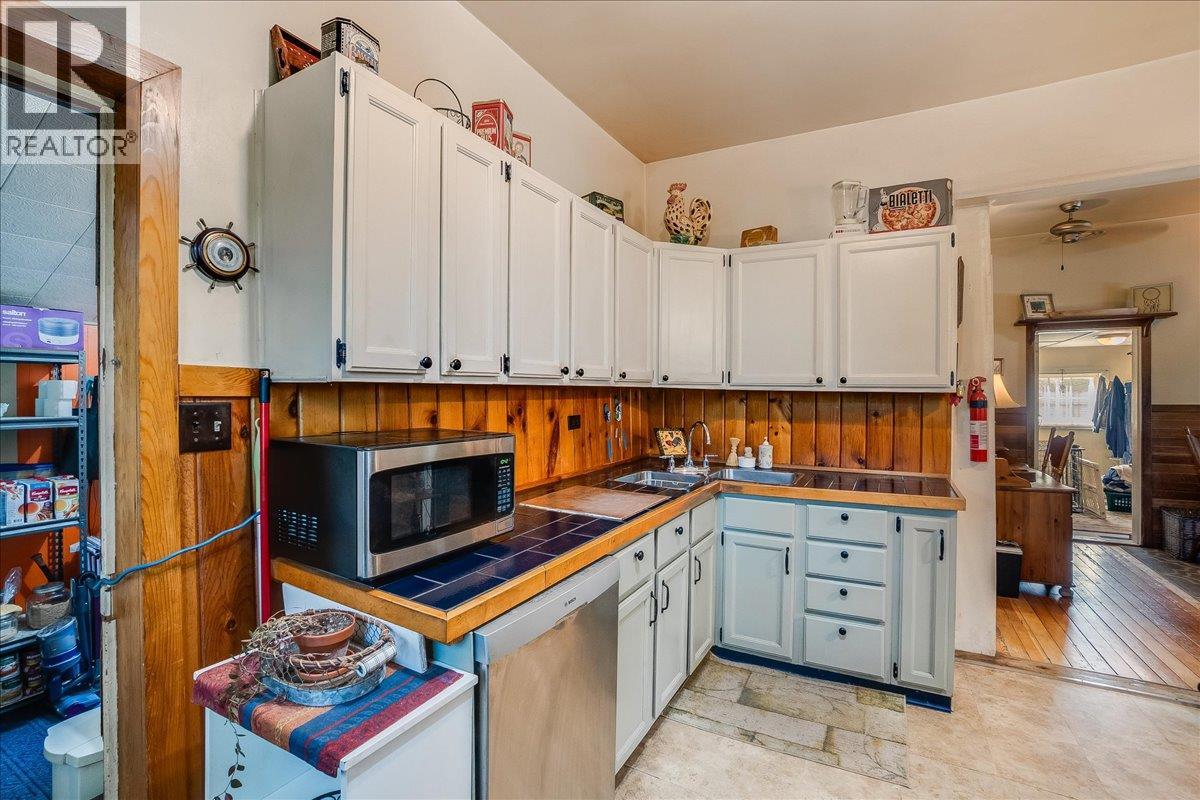 262 2nd Avenue, Procter, British Columbia  V1L 0B7 - Photo 12 - 10393559