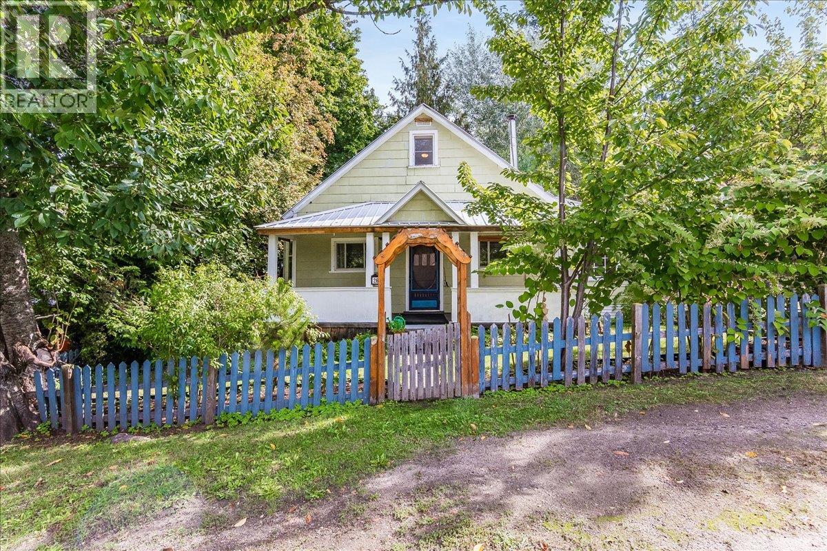 262 2nd Avenue, Procter, British Columbia  V1L 0B7 - Photo 3 - 10393559