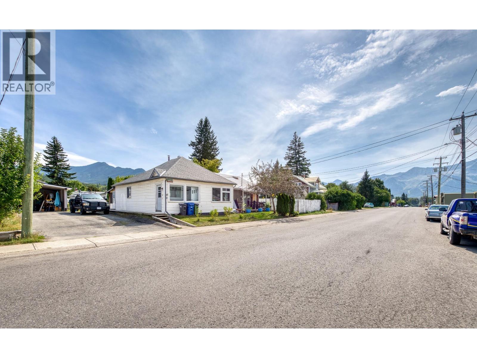 1052 6th Avenue, Fernie, British Columbia  V0B 1M0 - Photo 3 - 10399231
