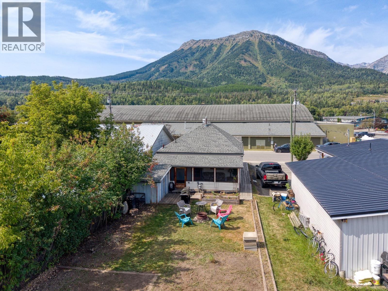 1052 6th Avenue, Fernie, British Columbia  V0B 1M0 - Photo 37 - 10399231