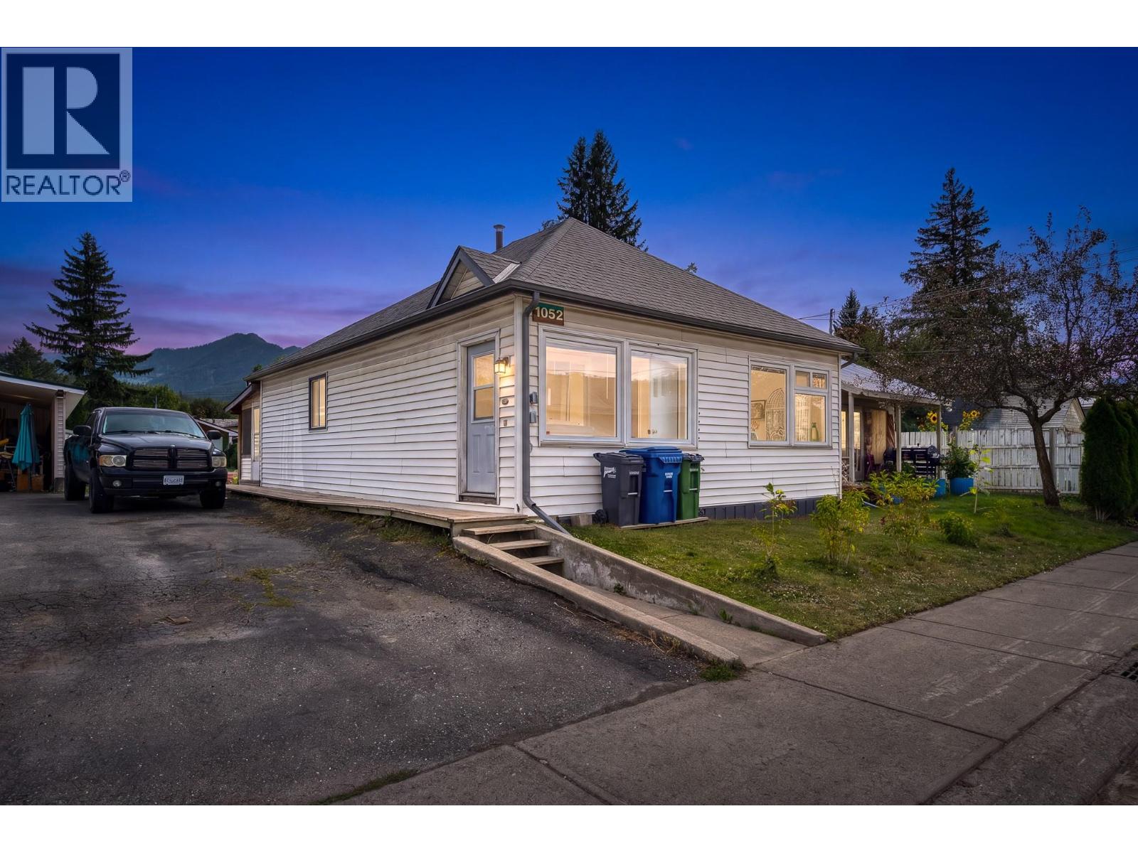 1052 6th Avenue, Fernie, British Columbia  V0B 1M0 - Photo 39 - 10399231