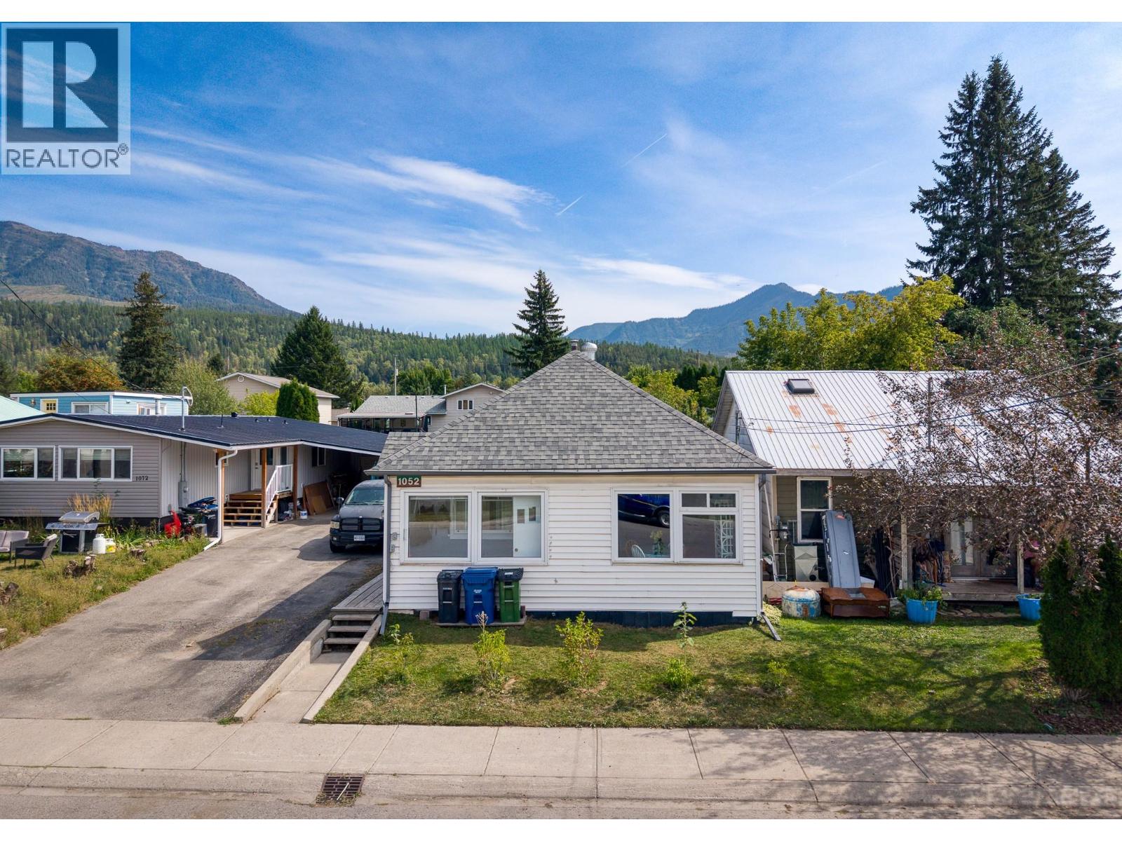 1052 6th Avenue, Fernie, British Columbia  V0B 1M0 - Photo 5 - 10399231