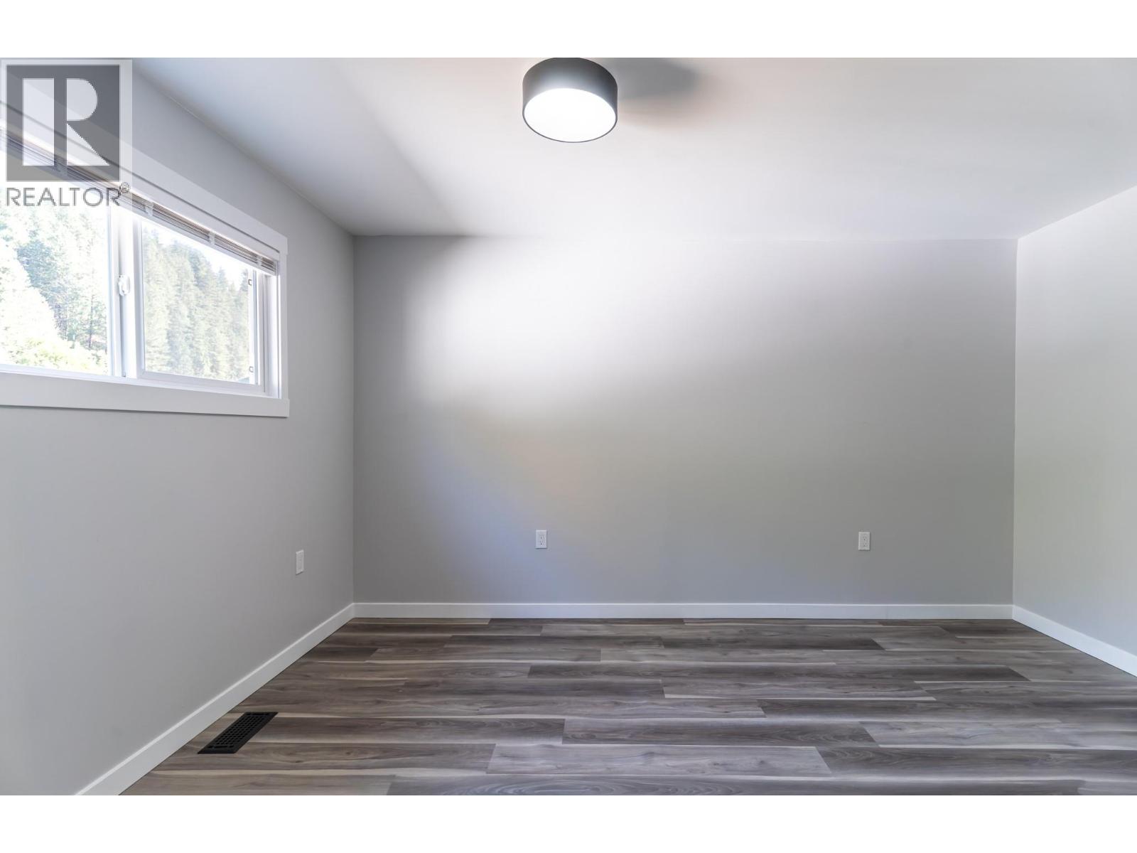 2323 Vale Avenue, Lumby, British Columbia  V0E 2G0 - Photo 10 - 10400096