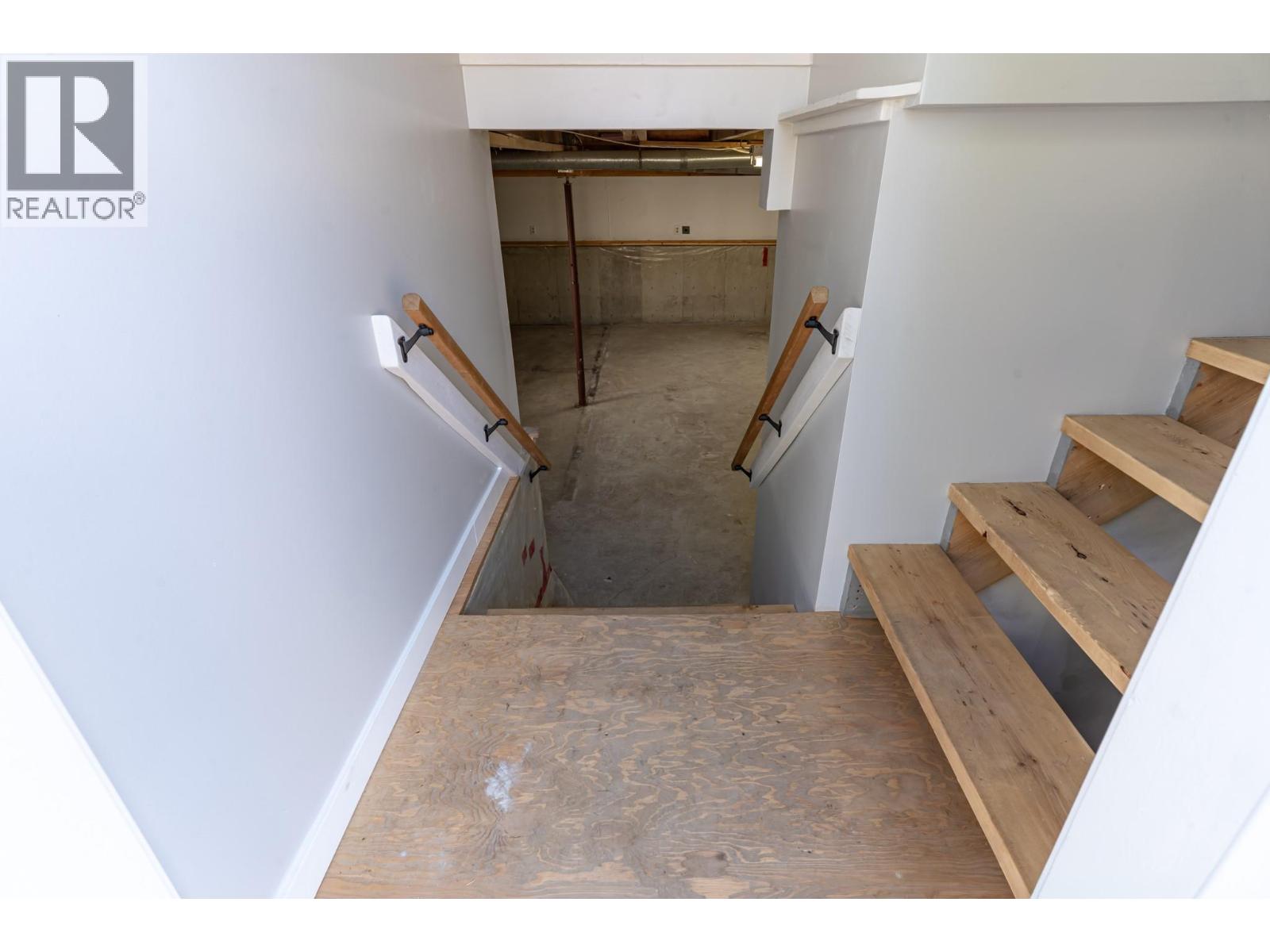 2323 Vale Avenue, Lumby, British Columbia  V0E 2G0 - Photo 16 - 10400096