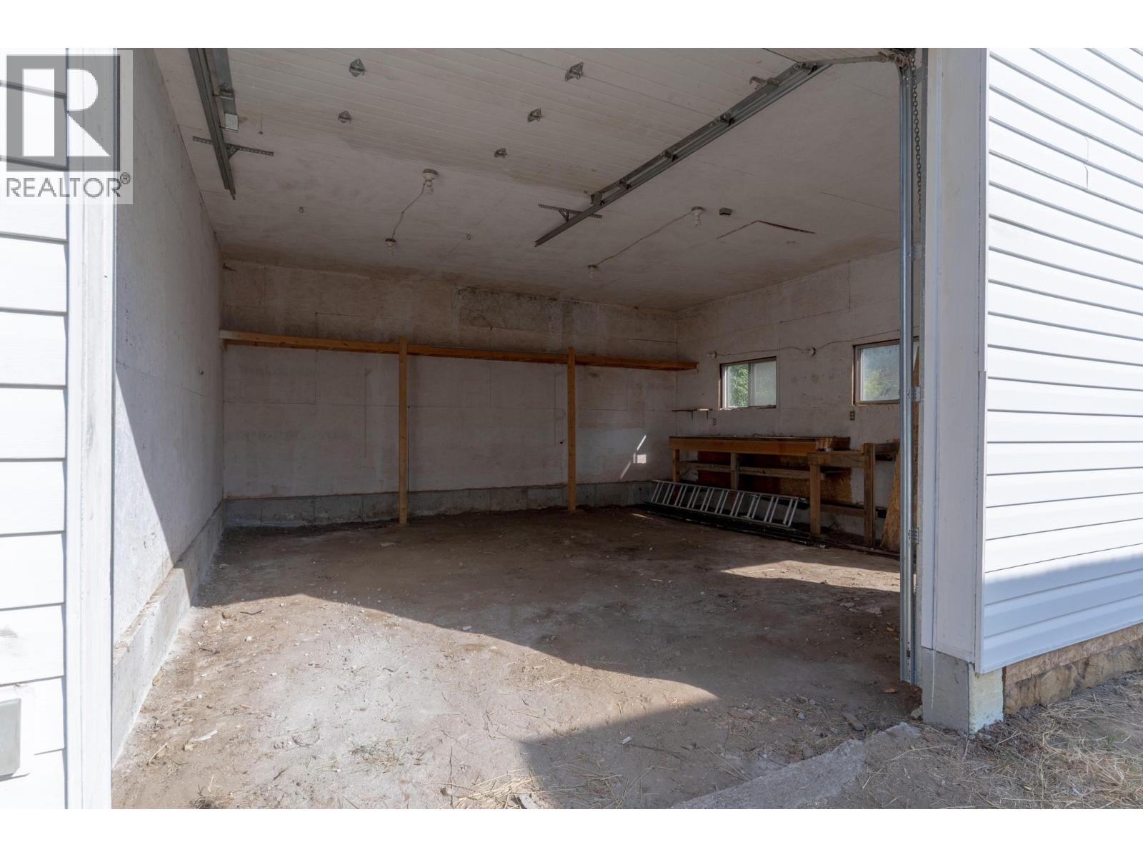 2323 Vale Avenue, Lumby, British Columbia  V0E 2G0 - Photo 25 - 10400096