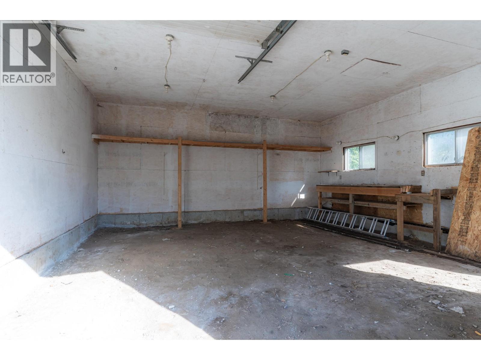 2323 Vale Avenue, Lumby, British Columbia  V0E 2G0 - Photo 26 - 10400096