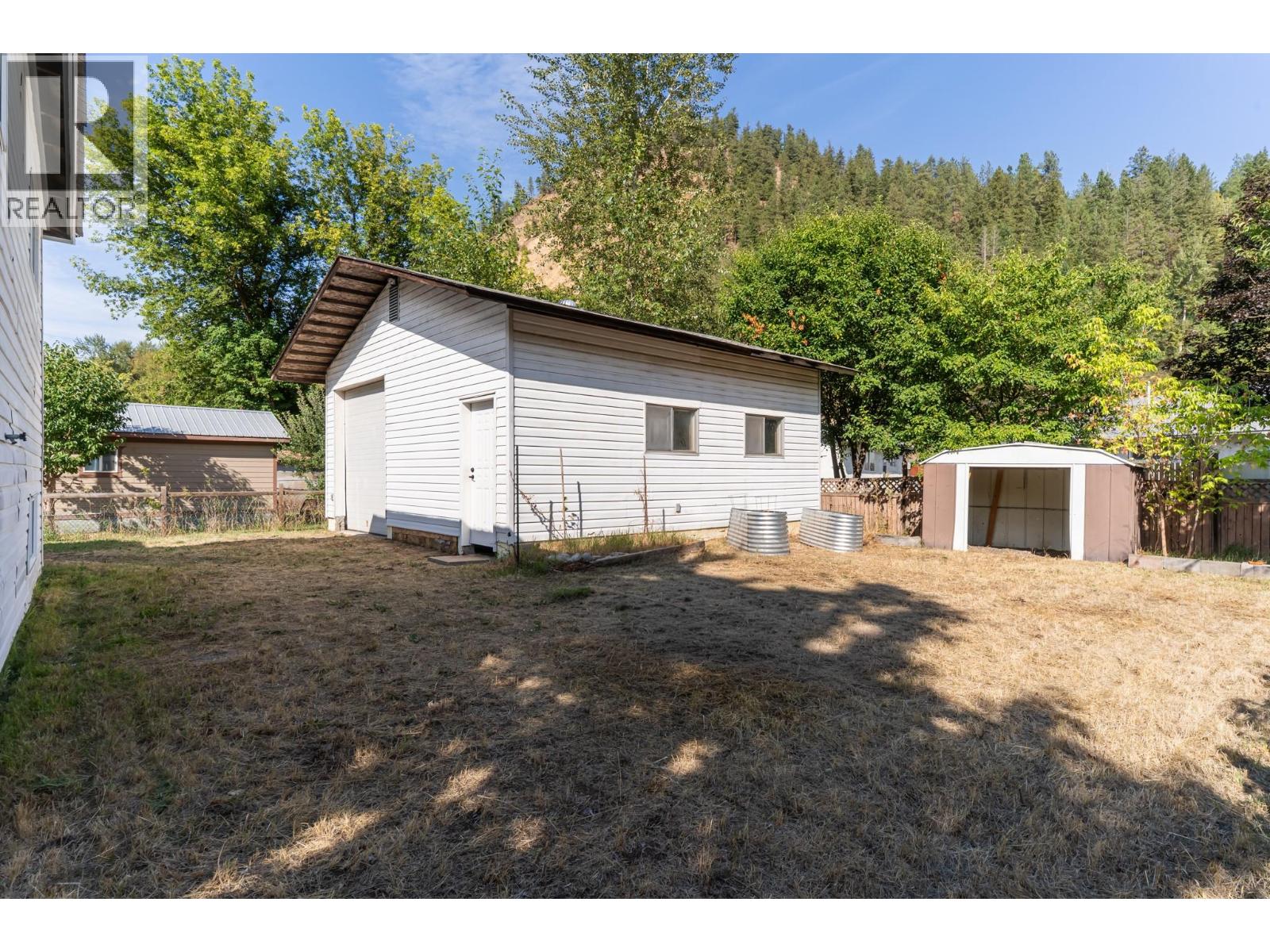 2323 Vale Avenue, Lumby, British Columbia  V0E 2G0 - Photo 38 - 10400096