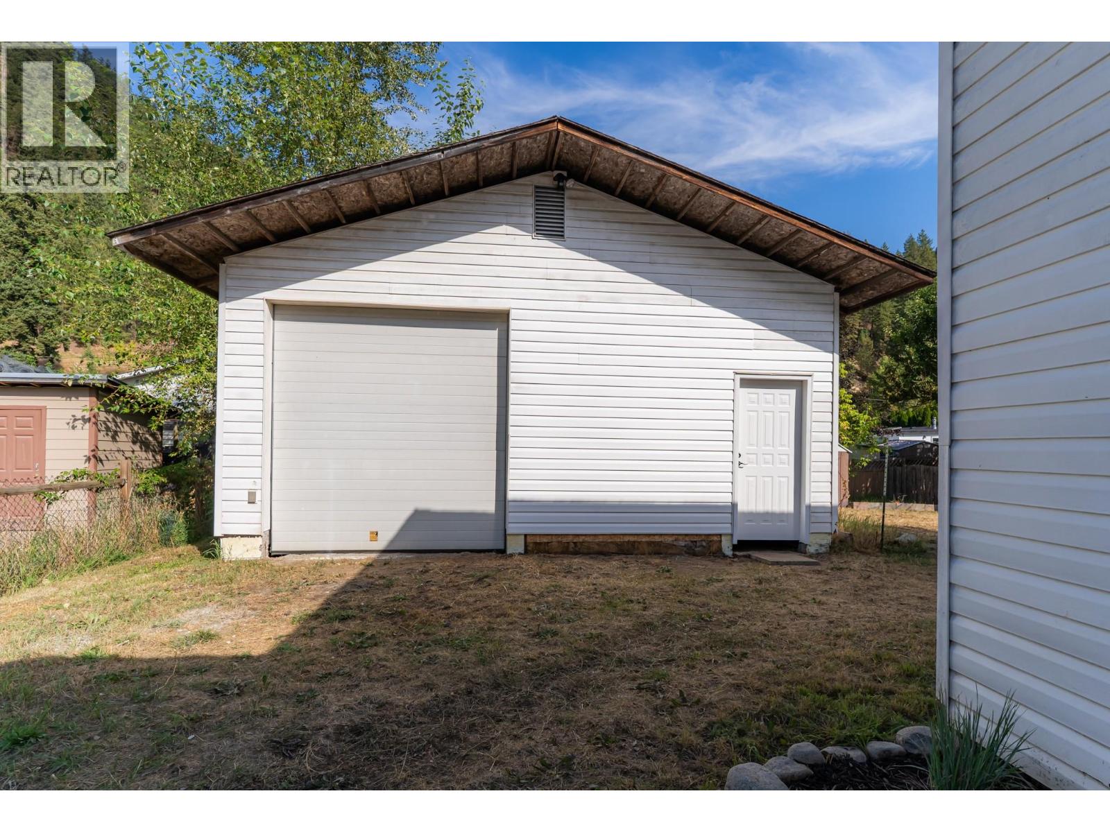 2323 Vale Avenue, Lumby, British Columbia  V0E 2G0 - Photo 46 - 10400096