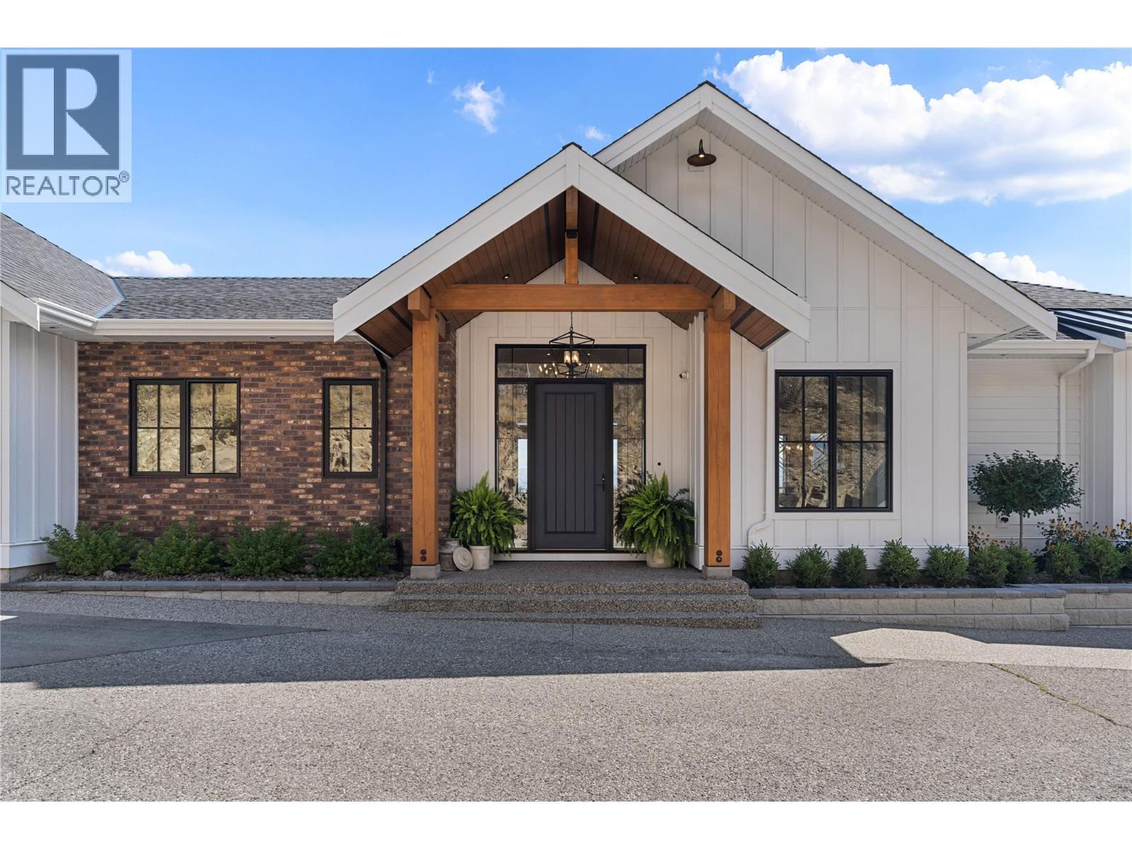 902 Lloyd Jones Drive, West Kelowna, British Columbia  V1Z 2X9 - Photo 1 - 10400172