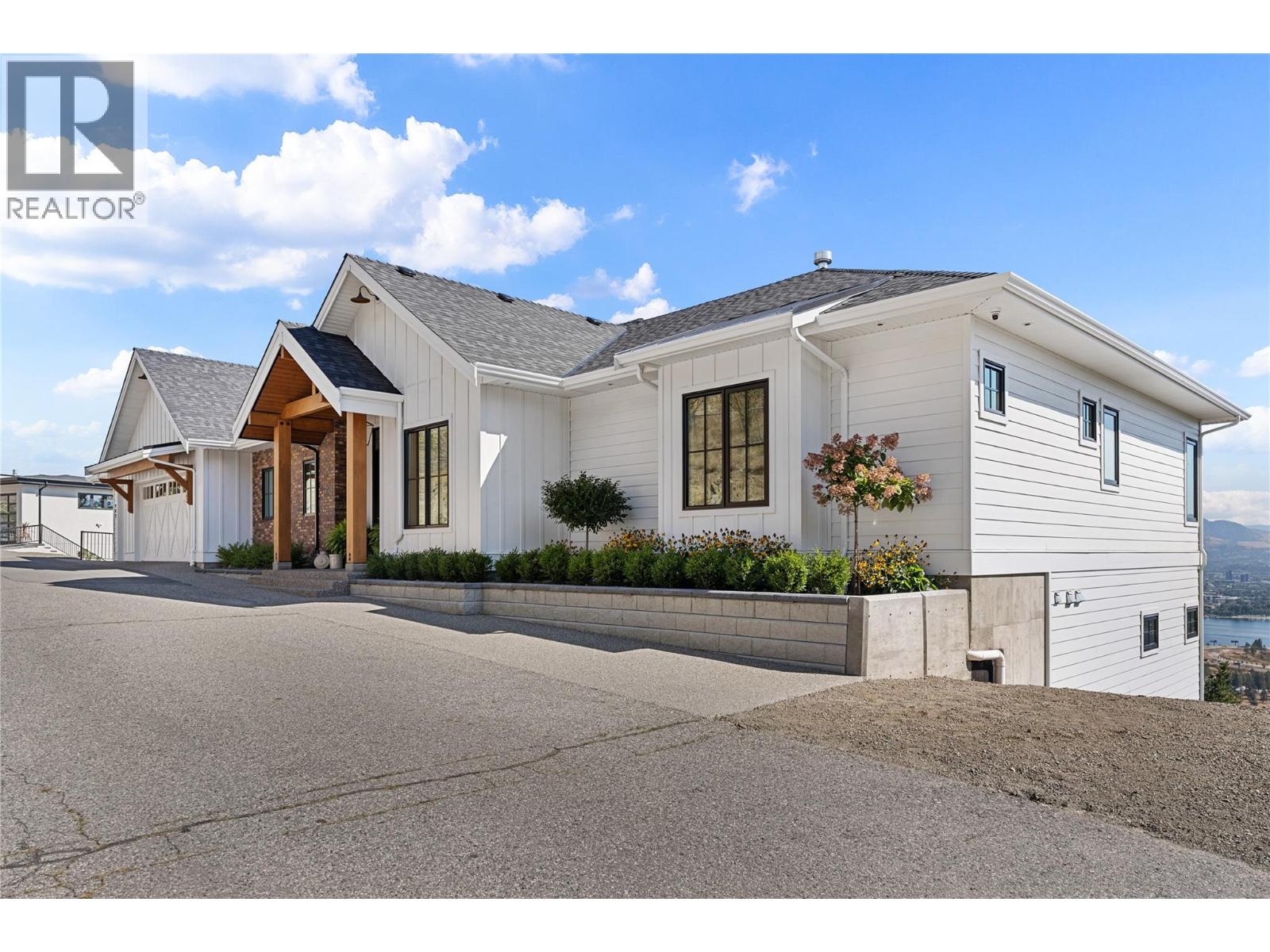 902 Lloyd Jones Drive, West Kelowna, British Columbia  V1Z 2X9 - Photo 2 - 10400172
