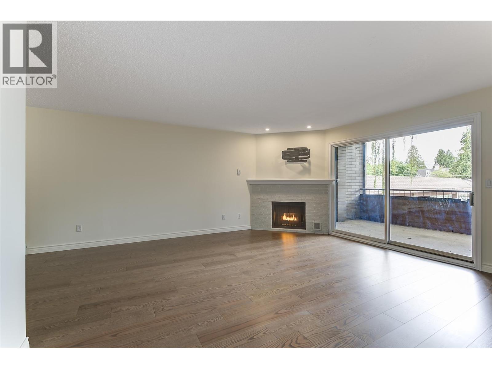 983 Bernard Avenue Unit# 206, Kelowna, British Columbia  V1Y 6P7 - Photo 2 - 10400412