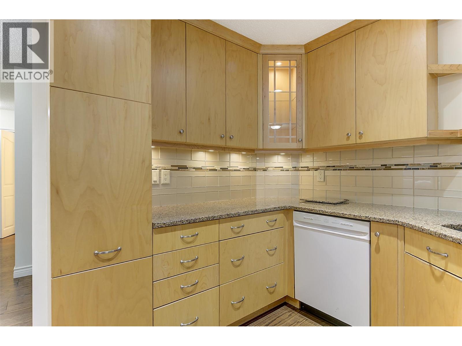 983 Bernard Avenue Unit# 206, Kelowna, British Columbia  V1Y 6P7 - Photo 28 - 10400412