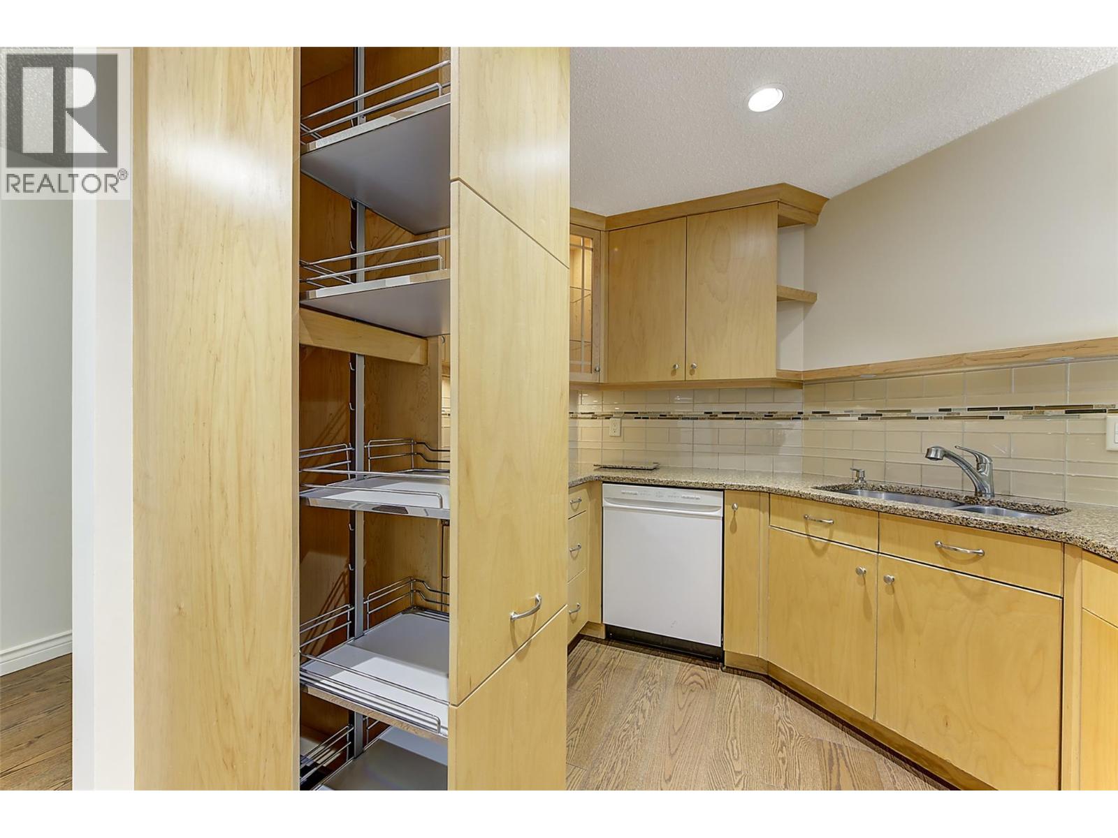 983 Bernard Avenue Unit# 206, Kelowna, British Columbia  V1Y 6P7 - Photo 30 - 10400412