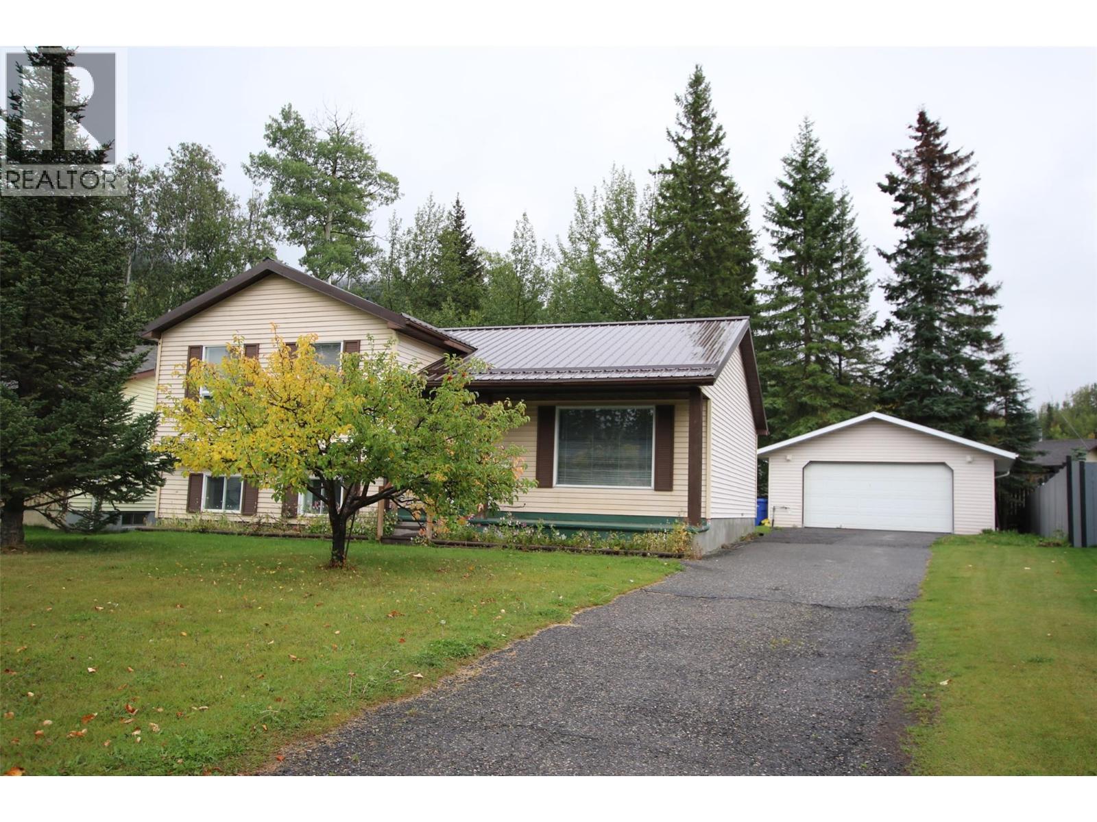 236 Murray Drive, Tumbler Ridge, British Columbia  V0C 2W0 - Photo 1 - 10400545