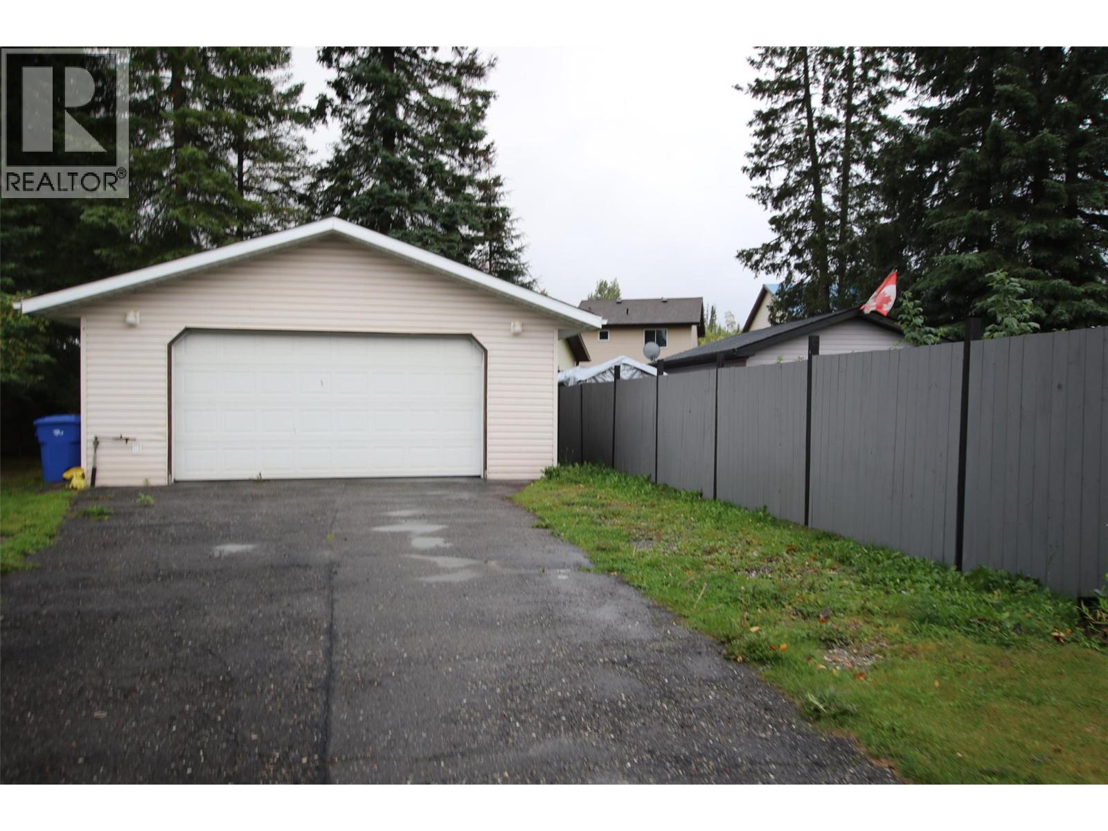 236 Murray Drive, Tumbler Ridge, British Columbia  V0C 2W0 - Photo 2 - 10400545