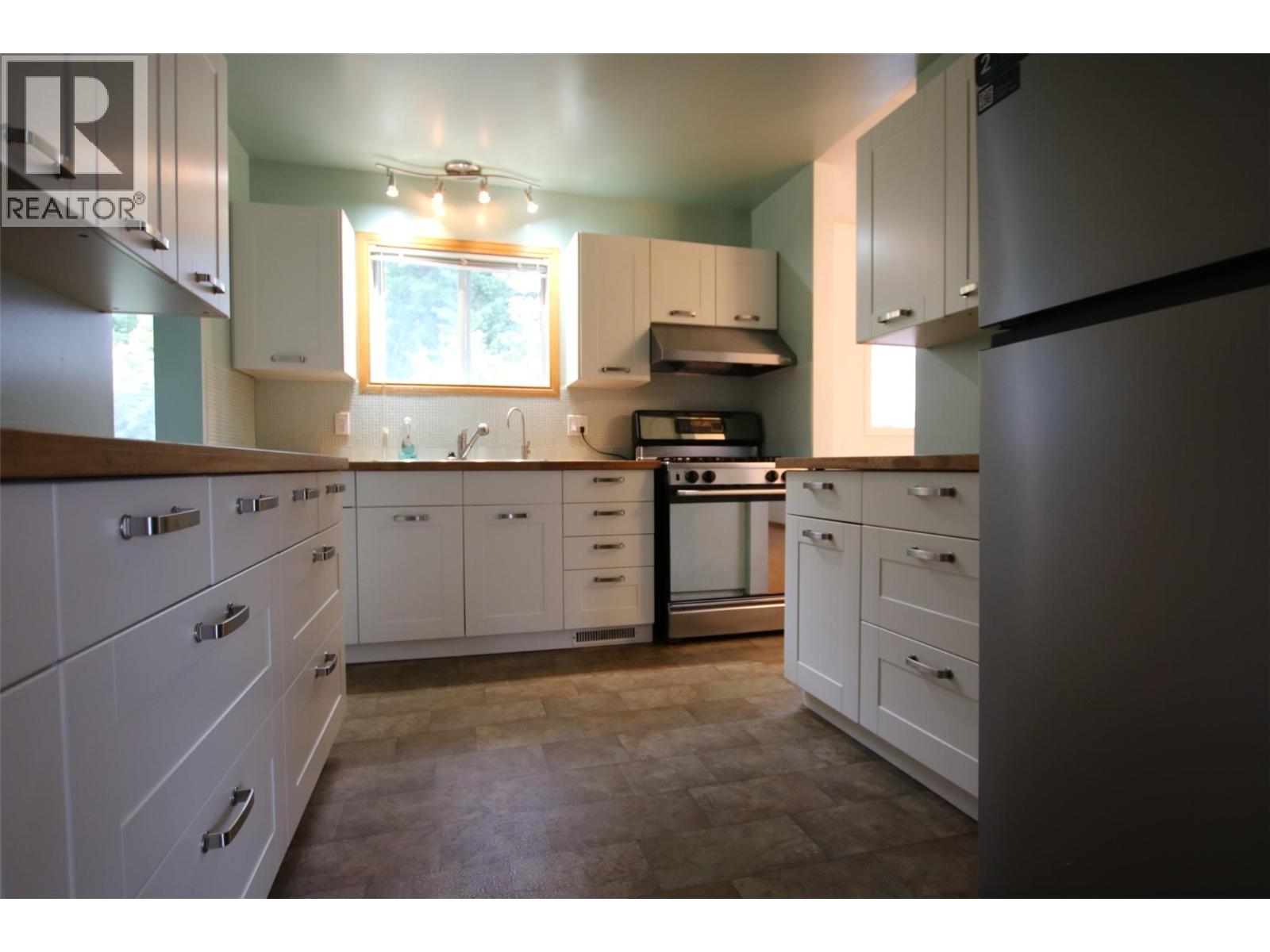 236 Murray Drive, Tumbler Ridge, British Columbia  V0C 2W0 - Photo 4 - 10400545