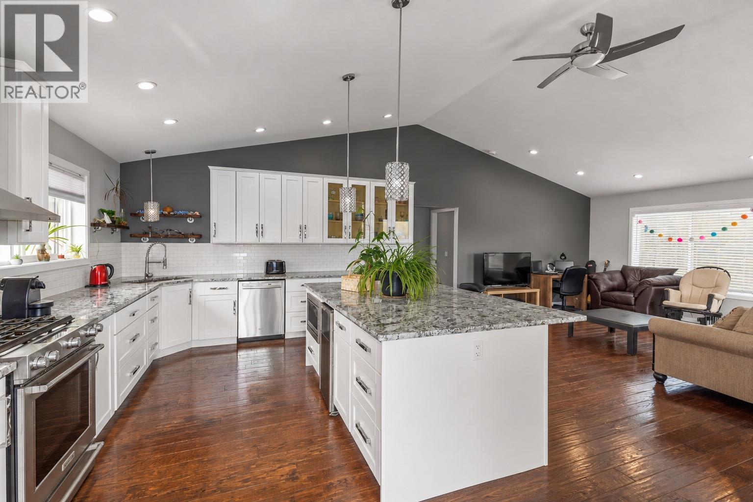 3174 Boucherie Road, West Kelowna, British Columbia  V1Z 2G9 - Photo 4 - 10400555