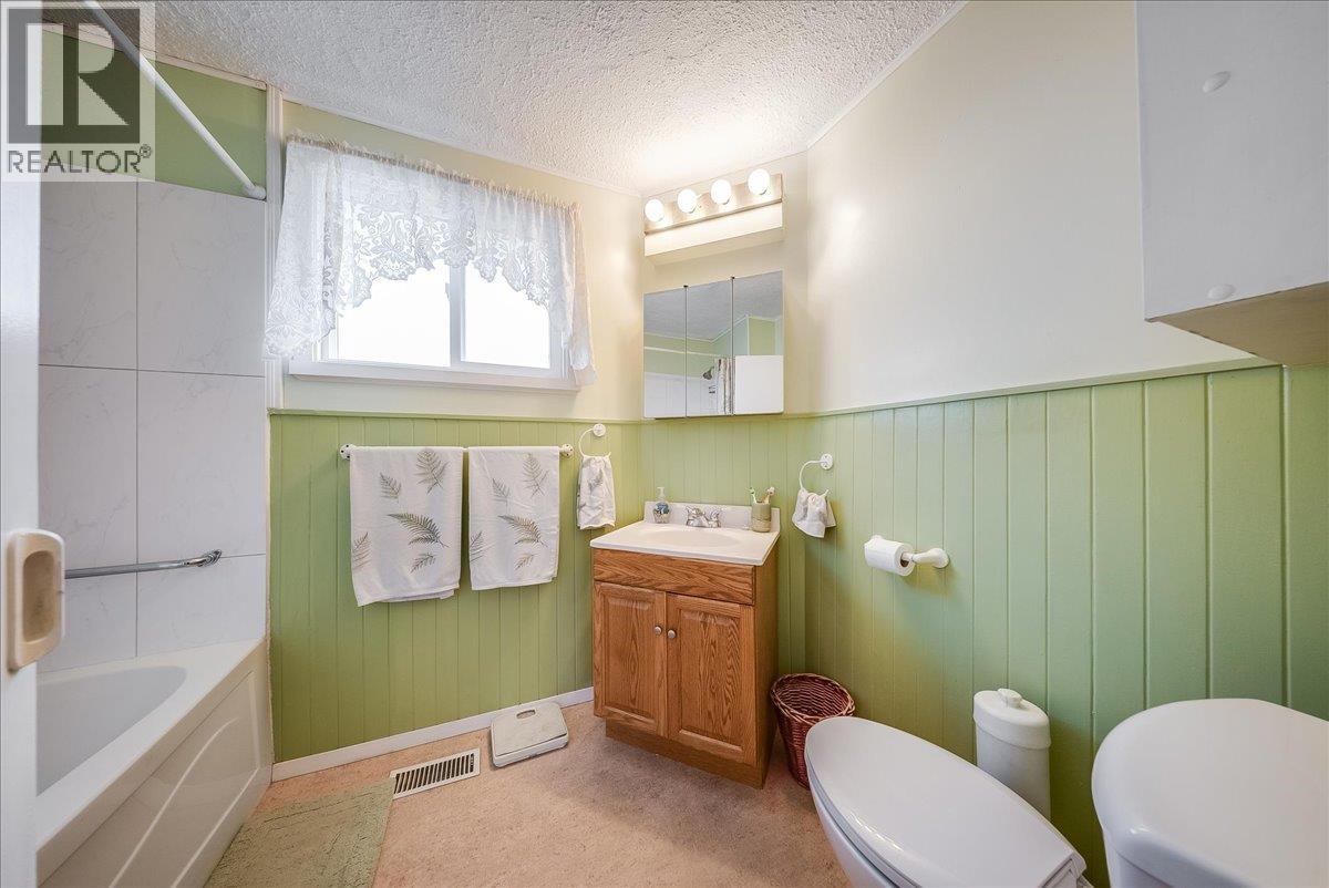 2038 Sixth Avenue, Trail, British Columbia  V1R 3B5 - Photo 16 - 10400227