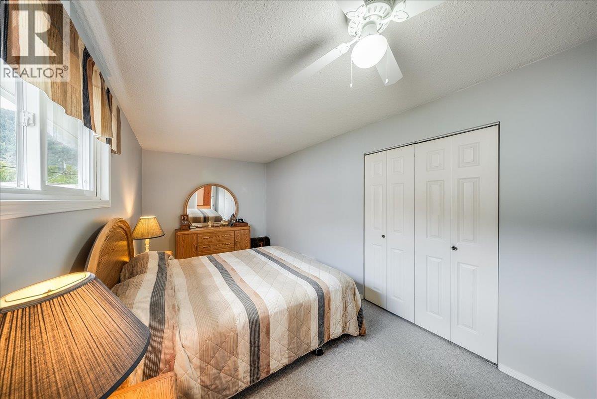 2038 Sixth Avenue, Trail, British Columbia  V1R 3B5 - Photo 18 - 10400227