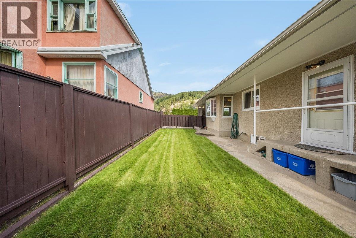 2038 Sixth Avenue, Trail, British Columbia  V1R 3B5 - Photo 33 - 10400227