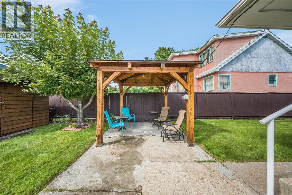 2038 Sixth Avenue, Trail, British Columbia  V1R 3B5 - Photo 34 - 10400227
