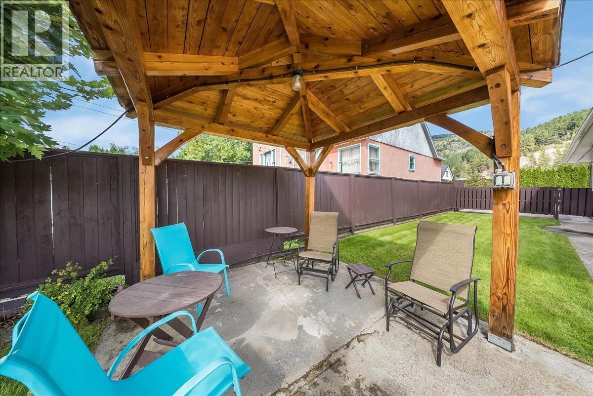 2038 Sixth Avenue, Trail, British Columbia  V1R 3B5 - Photo 35 - 10400227