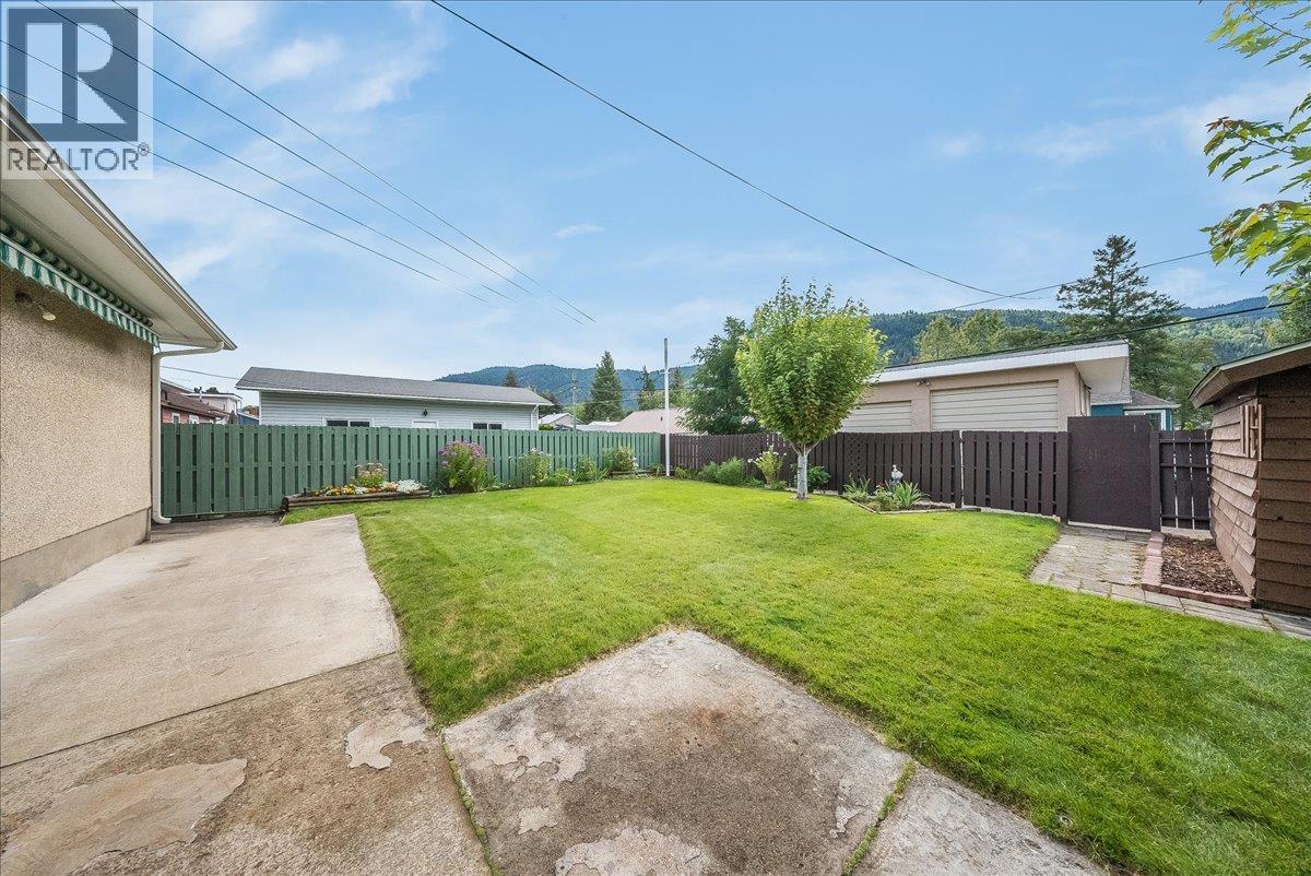 2038 Sixth Avenue, Trail, British Columbia  V1R 3B5 - Photo 37 - 10400227