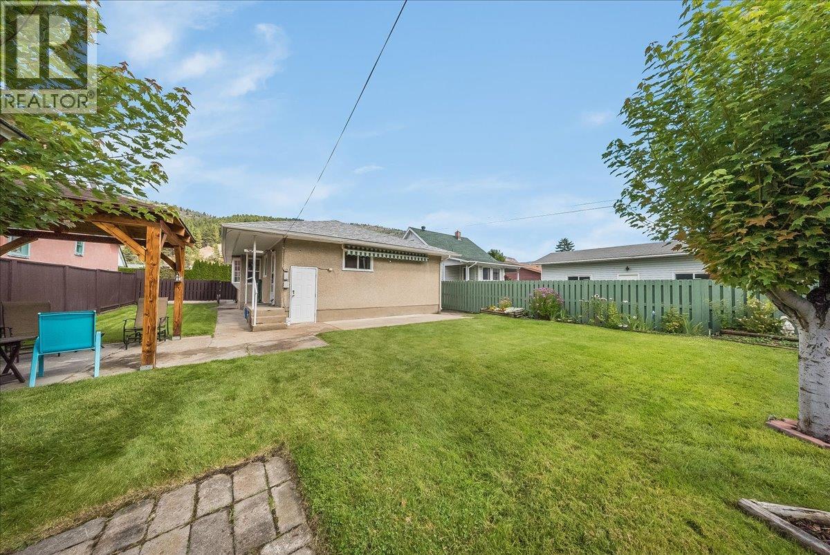 2038 Sixth Avenue, Trail, British Columbia  V1R 3B5 - Photo 38 - 10400227