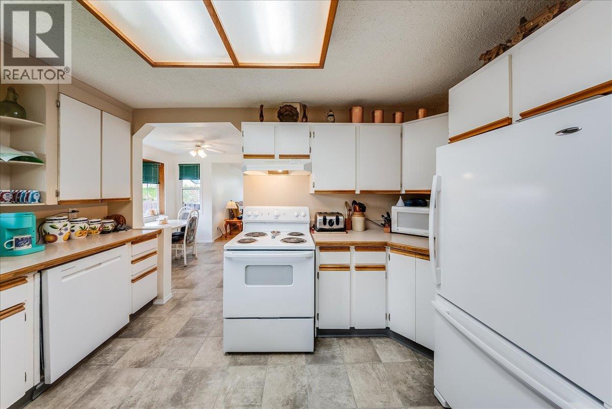2038 Sixth Avenue, Trail, British Columbia  V1R 3B5 - Photo 4 - 10400227