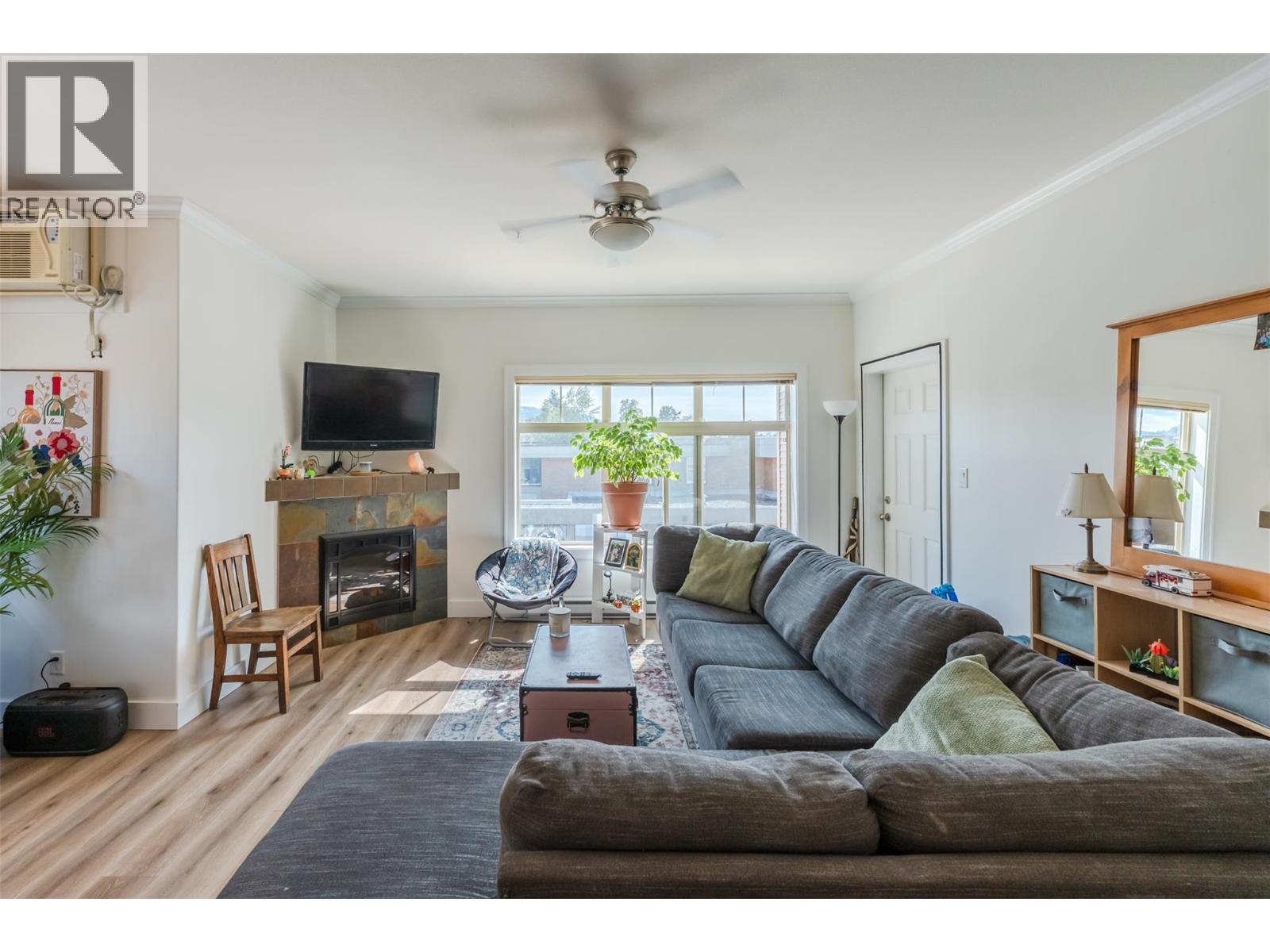 240 Wade Avenue W Unit# 307, Penticton, British Columbia  V2A 1T8 - Photo 2 - 10400621