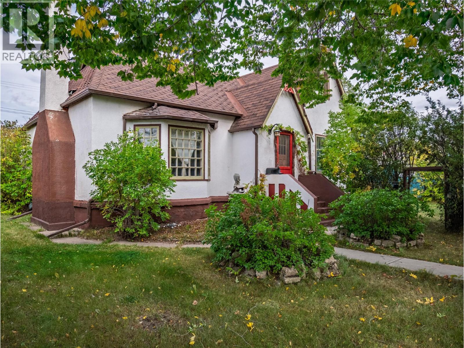844 104 Avenue, Dawson Creek, British Columbia  V1G 2H5 - Photo 1 - 10400626