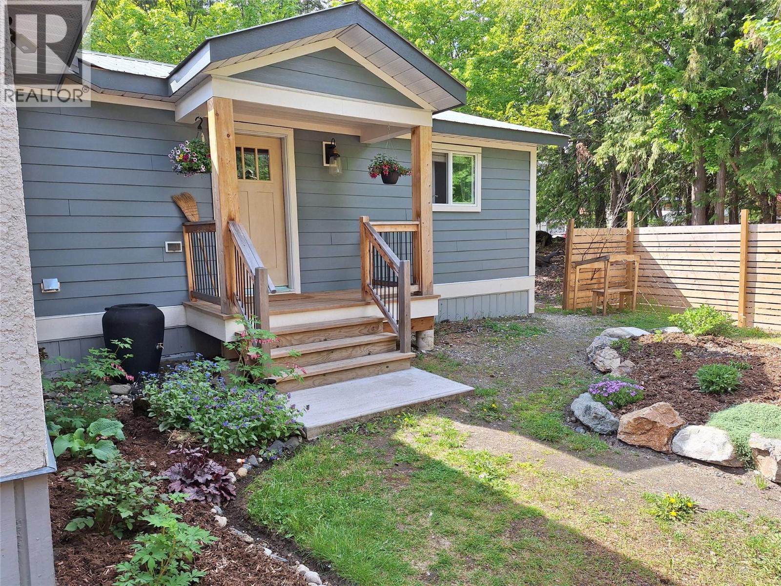 624 Slocan Avenue, New Denver, British Columbia  V0G 1S0 - Photo 2 - 10399574