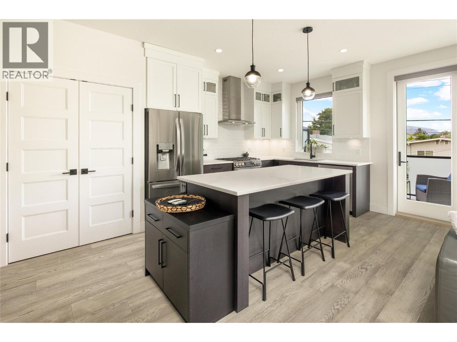 798 Wardlaw Avenue, Kelowna, British Columbia  V1Y 5B9 - Photo 3 - 10399476