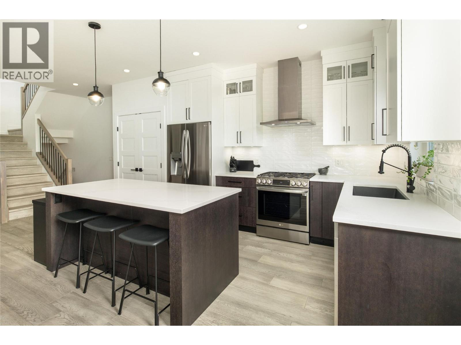 798 Wardlaw Avenue, Kelowna, British Columbia  V1Y 5B9 - Photo 6 - 10399476