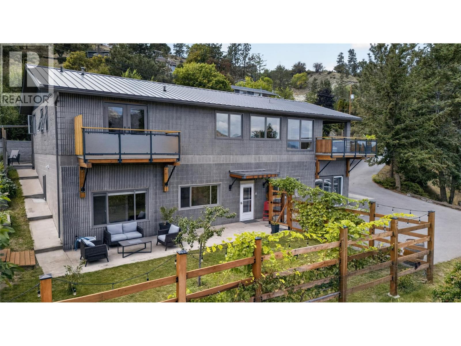 241 Oak Avenue, Kaleden, British Columbia  V0H 1K0 - Photo 1 - 10400441
