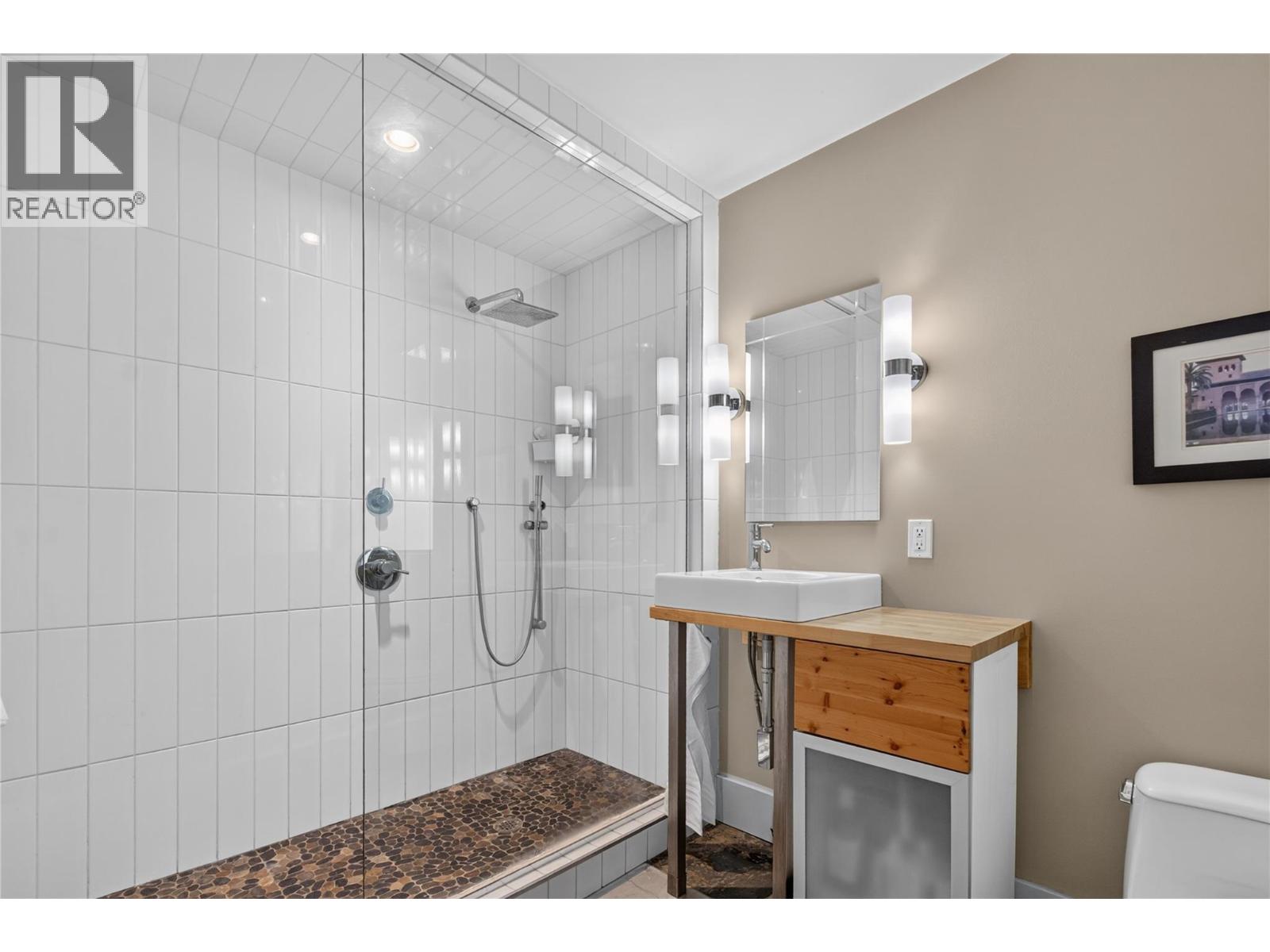 241 Oak Avenue, Kaleden, British Columbia  V0H 1K0 - Photo 21 - 10400441