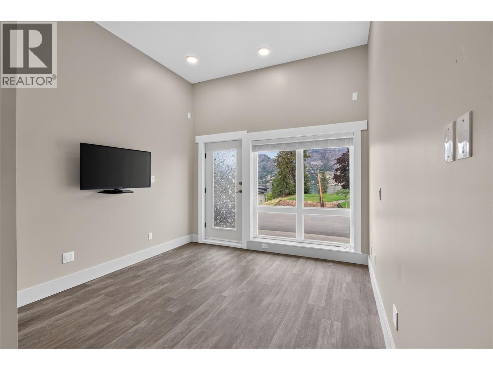 241 Oak Avenue, Kaleden, British Columbia  V0H 1K0 - Photo 33 - 10400441