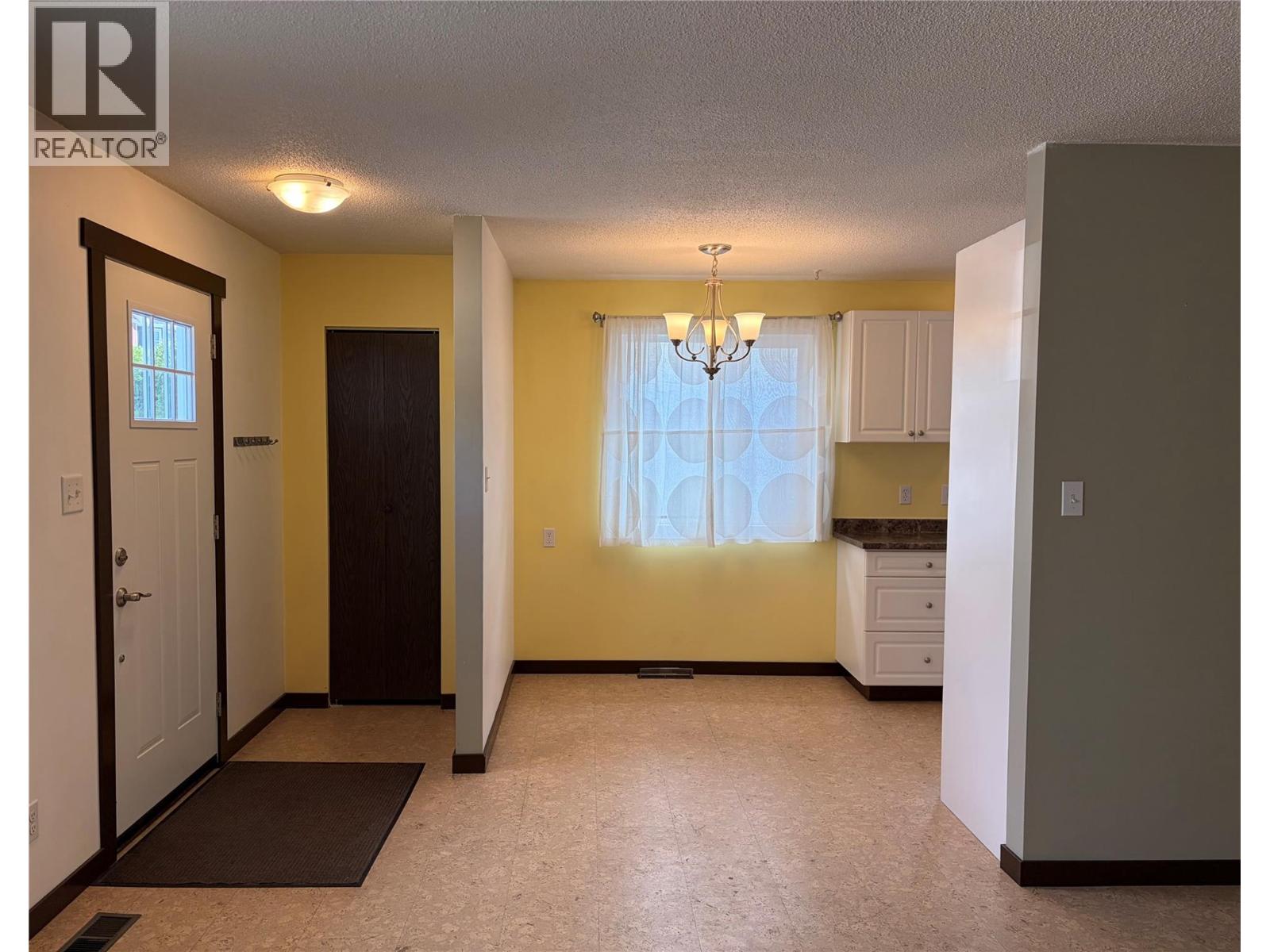 750 Revelstoke Avenue, Penticton, British Columbia  V2A 2J2 - Photo 4 - 10400004