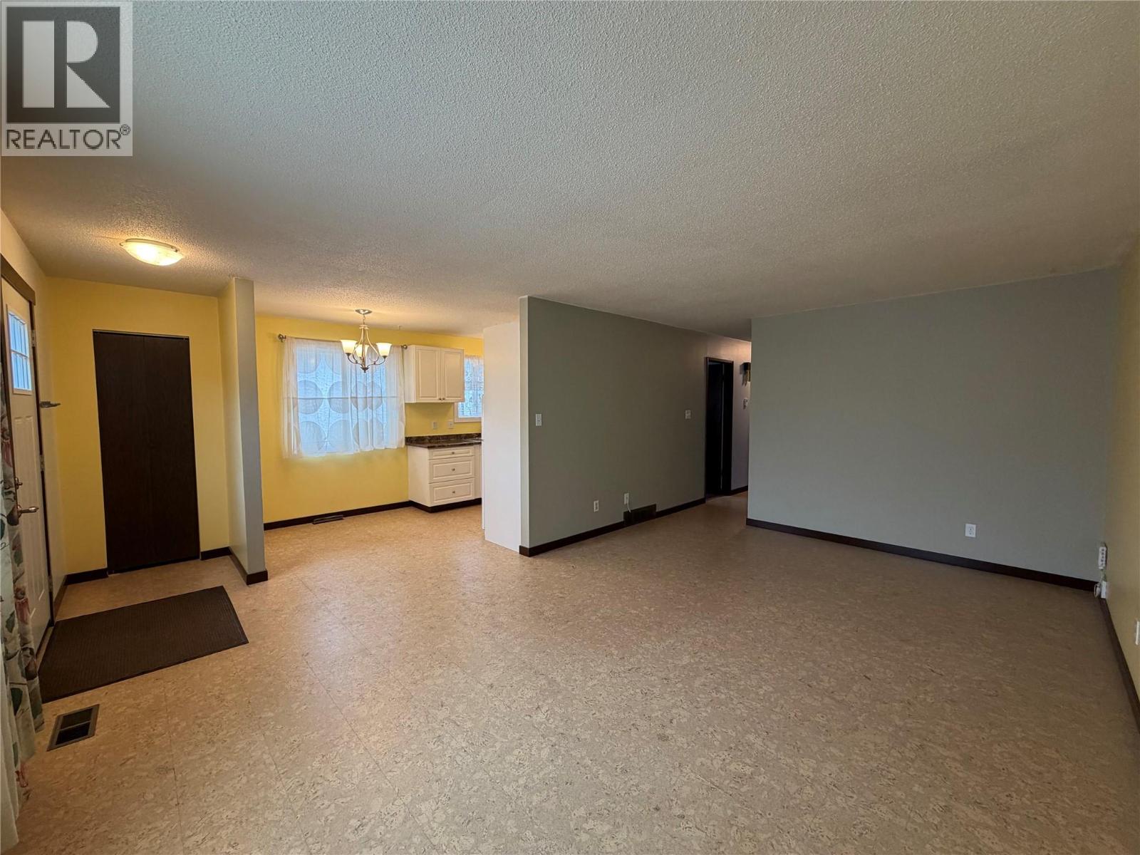 750 Revelstoke Avenue, Penticton, British Columbia  V2A 2J2 - Photo 5 - 10400004
