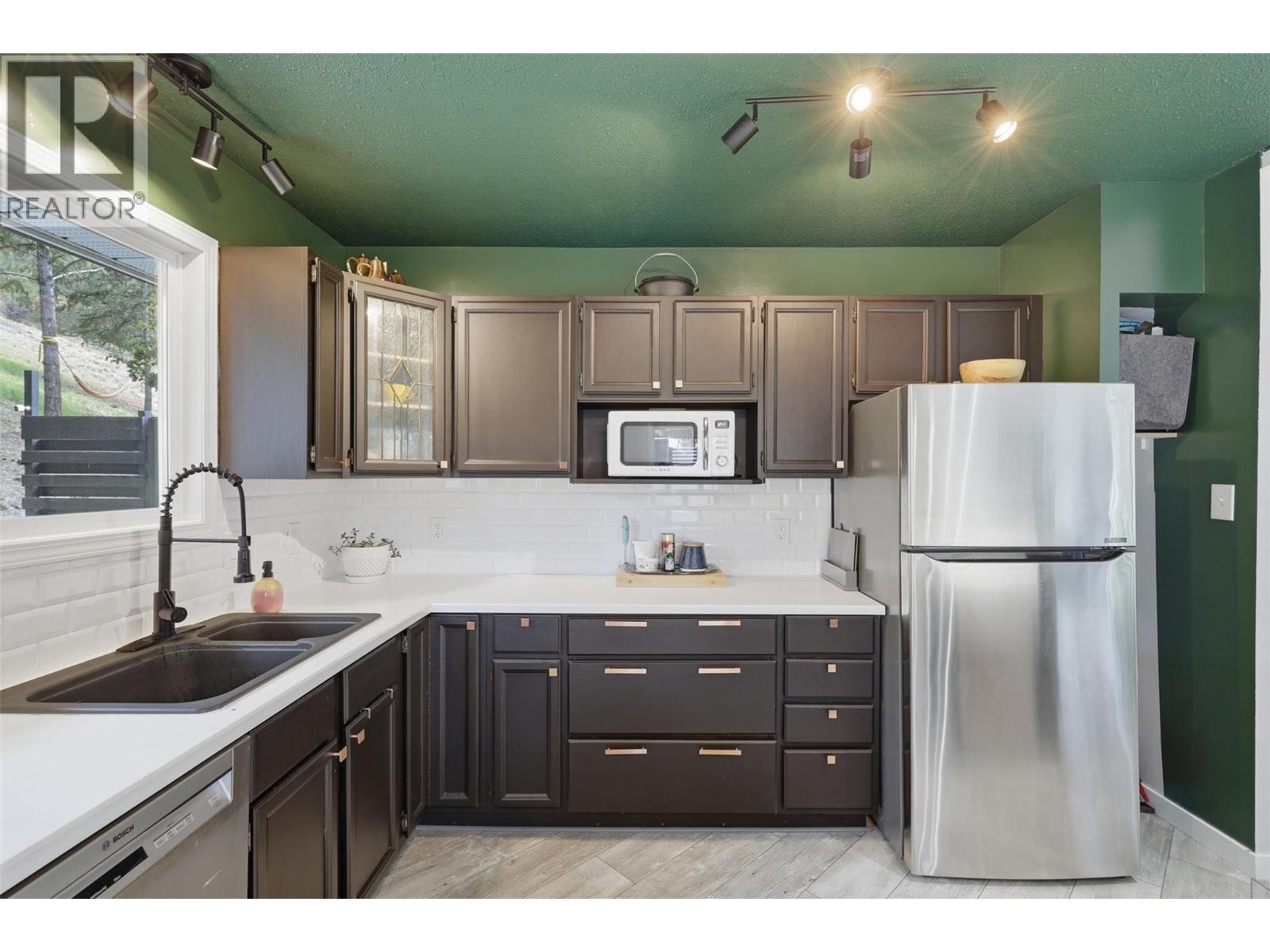 5545 Clearview Drive, Kamloops, British Columbia  V2C 5G1 - Photo 11 - 10400000