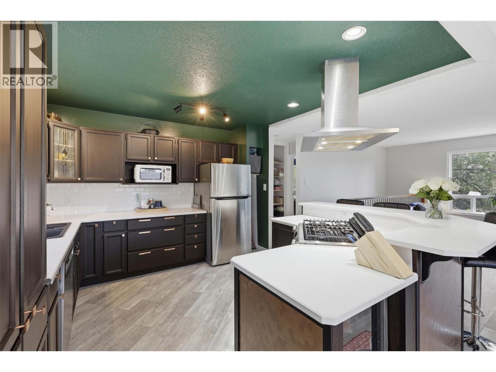5545 Clearview Drive, Kamloops, British Columbia  V2C 5G1 - Photo 12 - 10400000