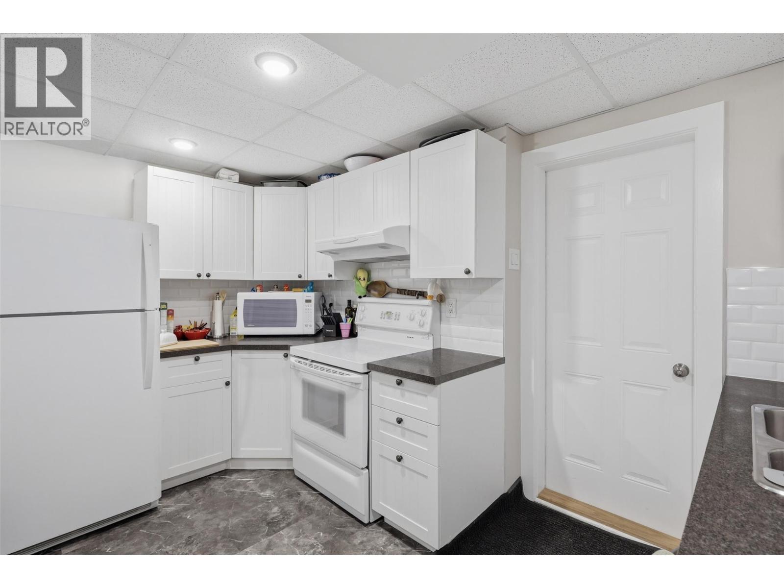 5545 Clearview Drive, Kamloops, British Columbia  V2C 5G1 - Photo 38 - 10400000