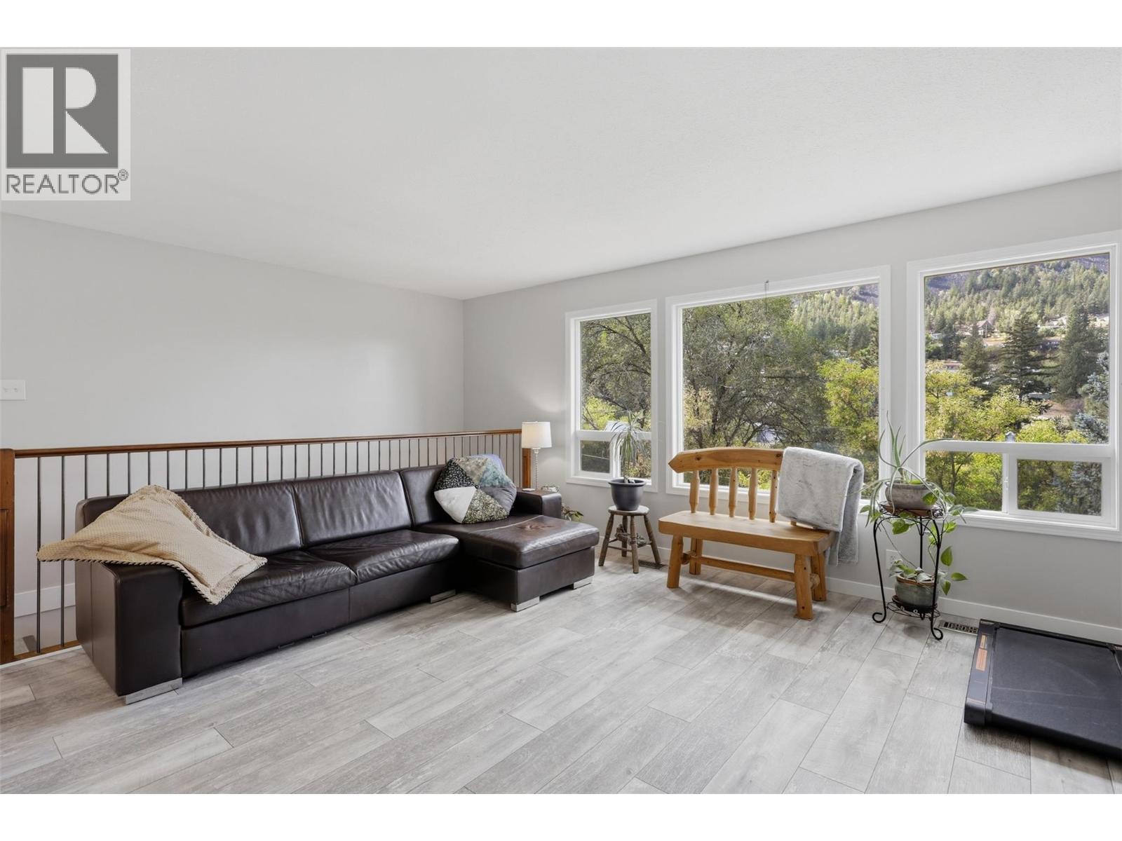 5545 Clearview Drive, Kamloops, British Columbia  V2C 5G1 - Photo 6 - 10400000