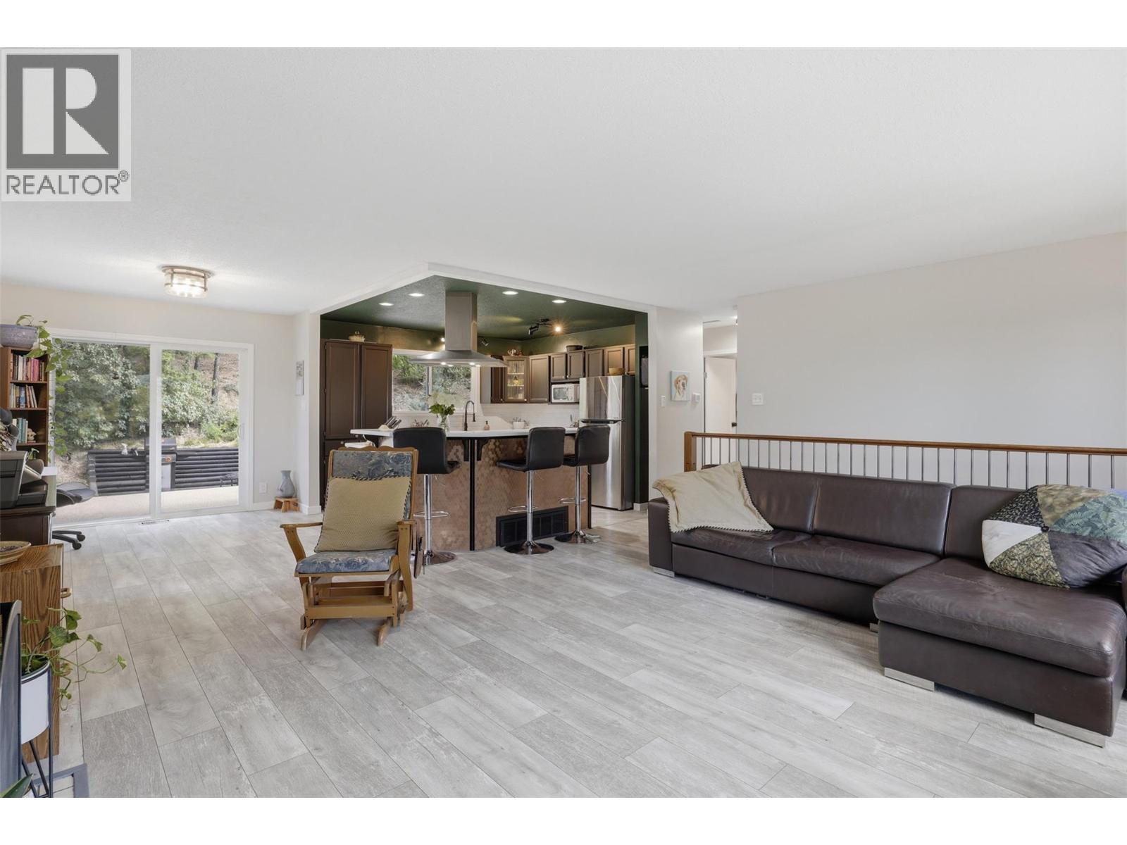 5545 Clearview Drive, Kamloops, British Columbia  V2C 5G1 - Photo 8 - 10400000