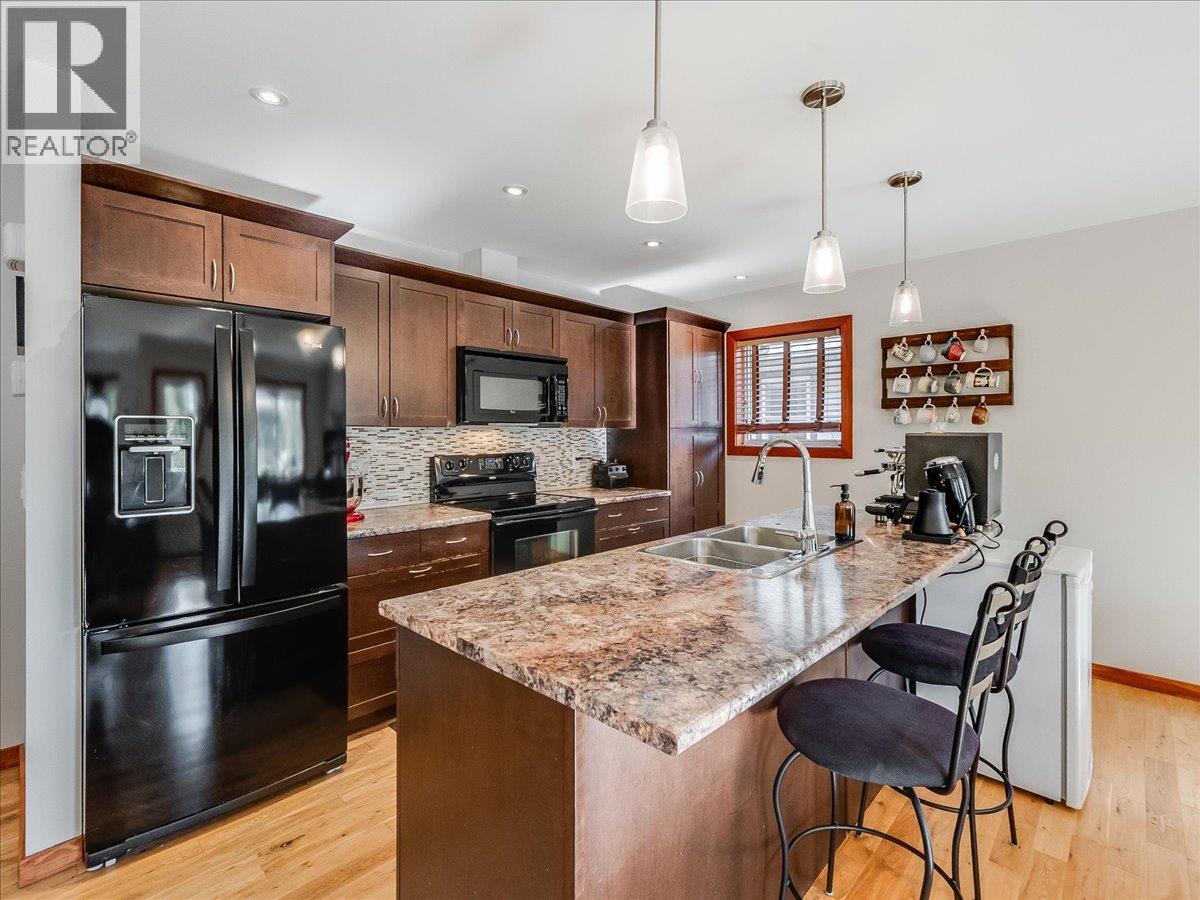 800a Redstone Drive, Rossland, British Columbia  V0G 1Y0 - Photo 12 - 10400629