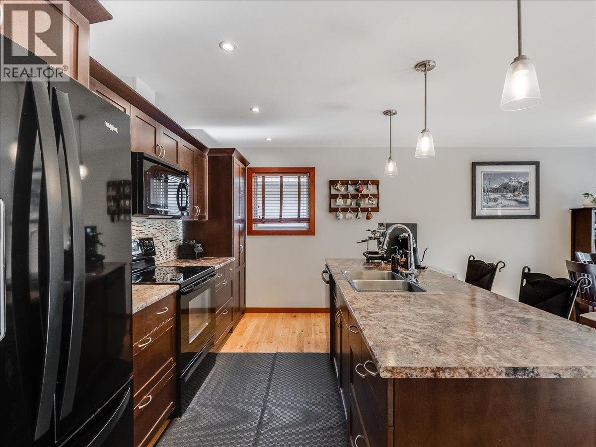 800a Redstone Drive, Rossland, British Columbia  V0G 1Y0 - Photo 13 - 10400629