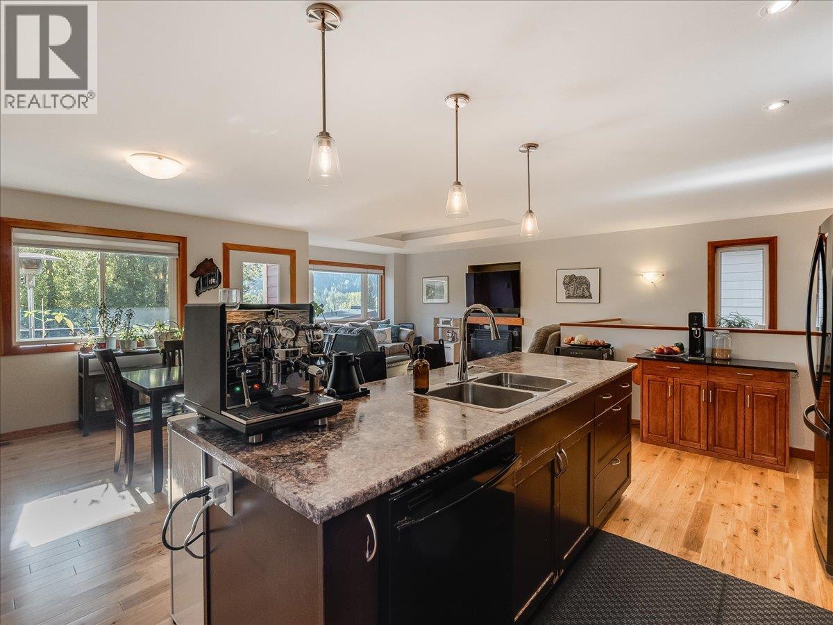800a Redstone Drive, Rossland, British Columbia  V0G 1Y0 - Photo 14 - 10400629